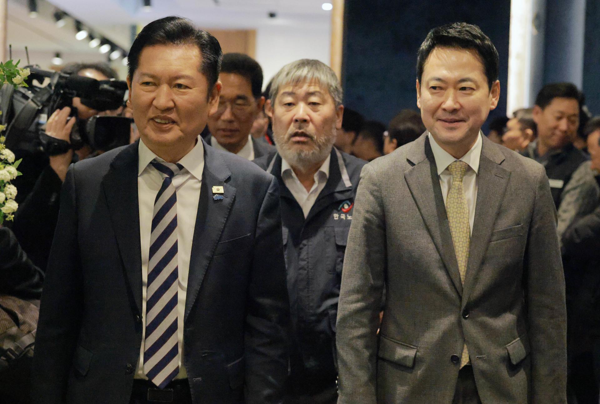 지선 D-70…경북 빼고 석권 노리는 민주 vs 서울·부산 방어 사활건 국힘