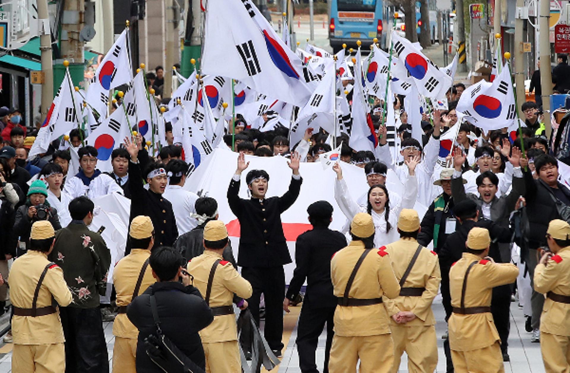 "무능한 조선, 일본이 키워준 거 맞잖아"…황당글에 누리꾼 '공분'
