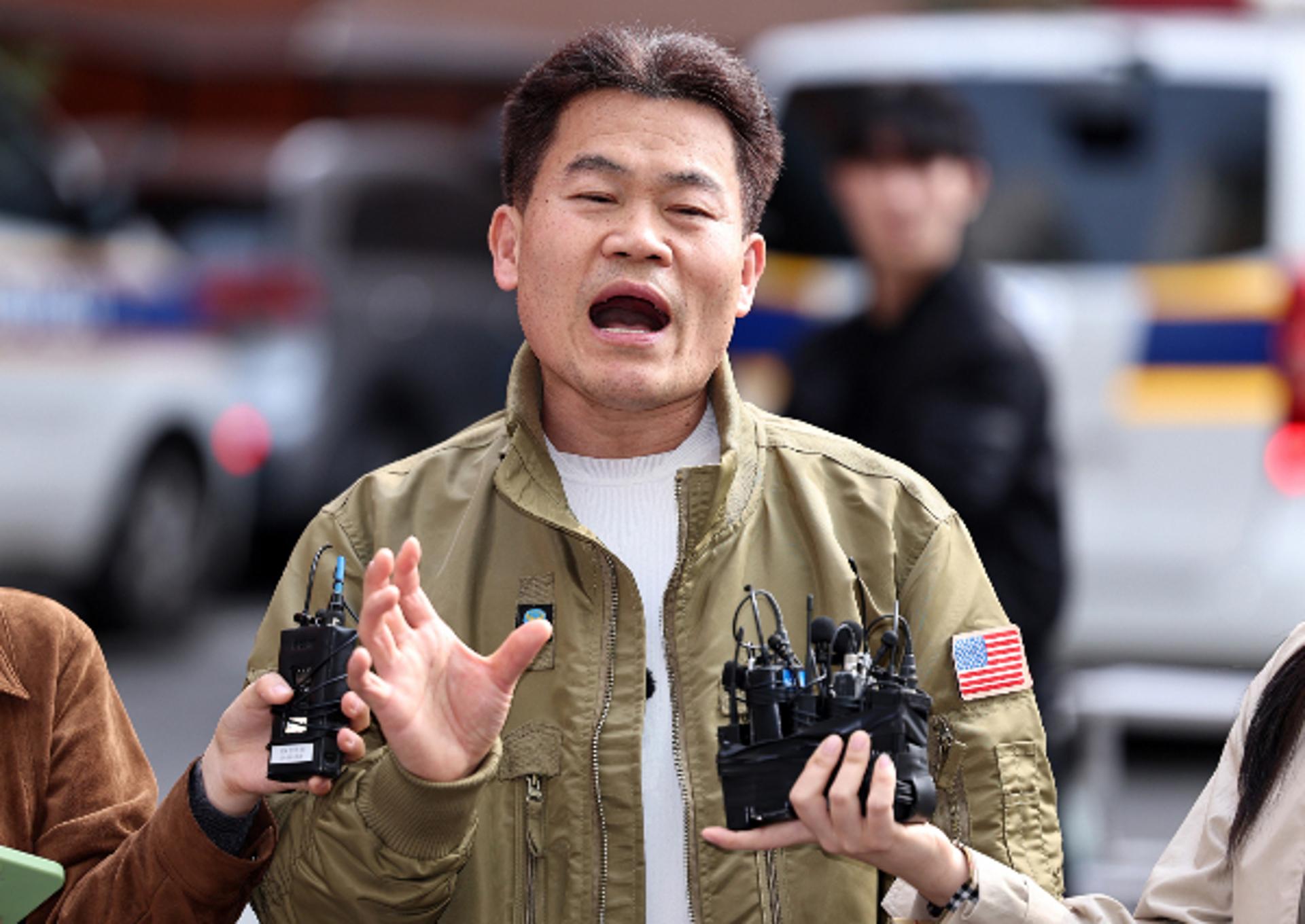 전한길, 결국 '국힘 탈당'…"진짜 보수정당인지 의문, 미국 개입 필요"