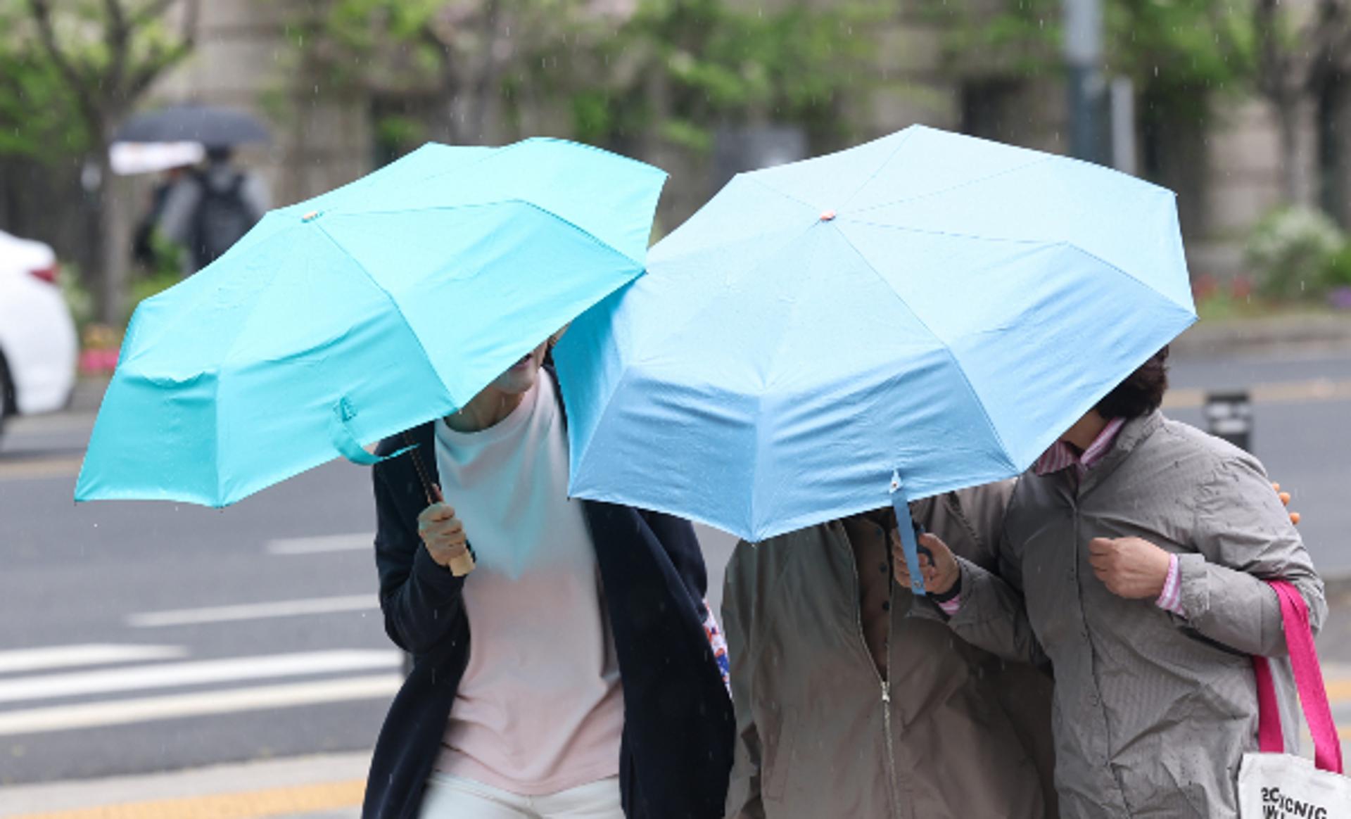 [오늘 날씨] 남부·제주 '봄비'…기온 점차 올라, 낮 최고 '23도'
