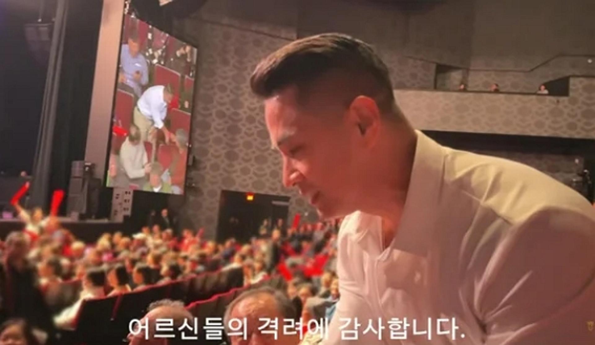 '입국 금지' 유승준, 태진아 콘서트에 깜짝 등장…눈물 쏟았다 '왜?'