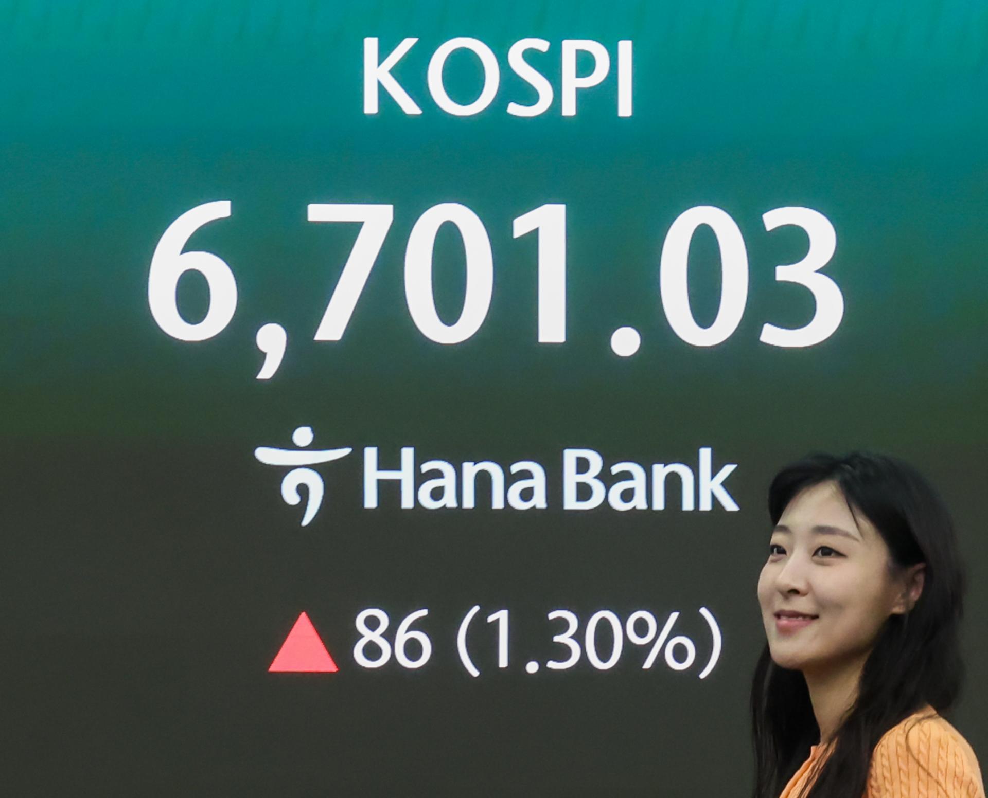 블룸버그 "코스피 랠리에 한국 증시 시총 영국 제쳐…세계 8위"