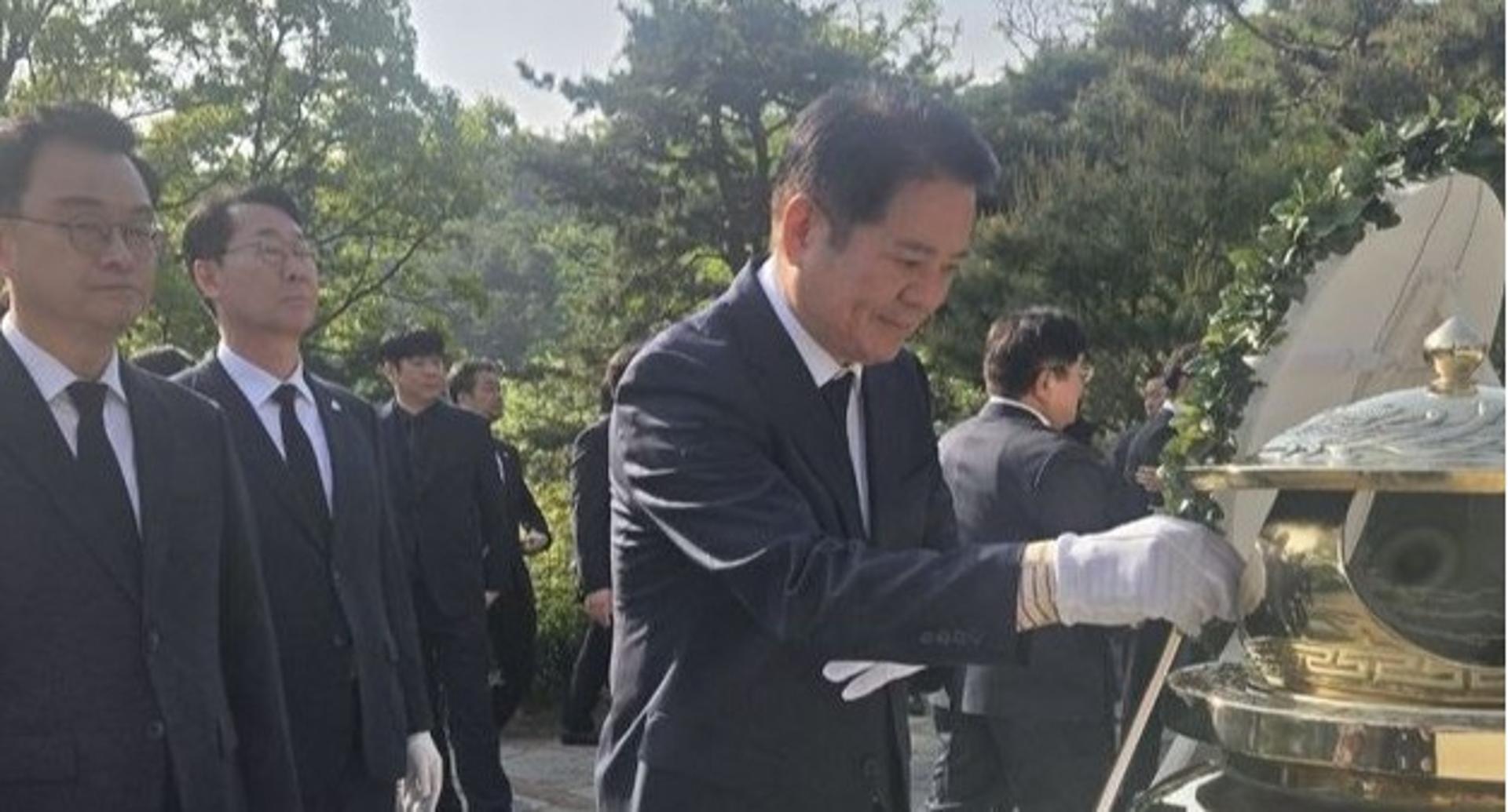 최대호 안양시장 후보, 현충원 참배…"4차 산업 거점 도시 조성"