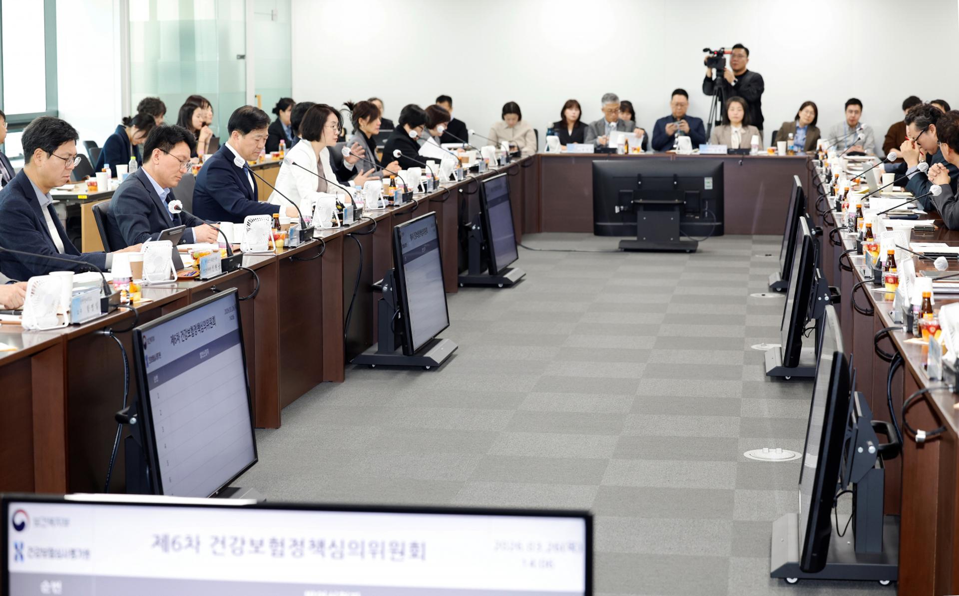 [시대데스크]수천조 바이오 신대륙 가로막는 관료주의