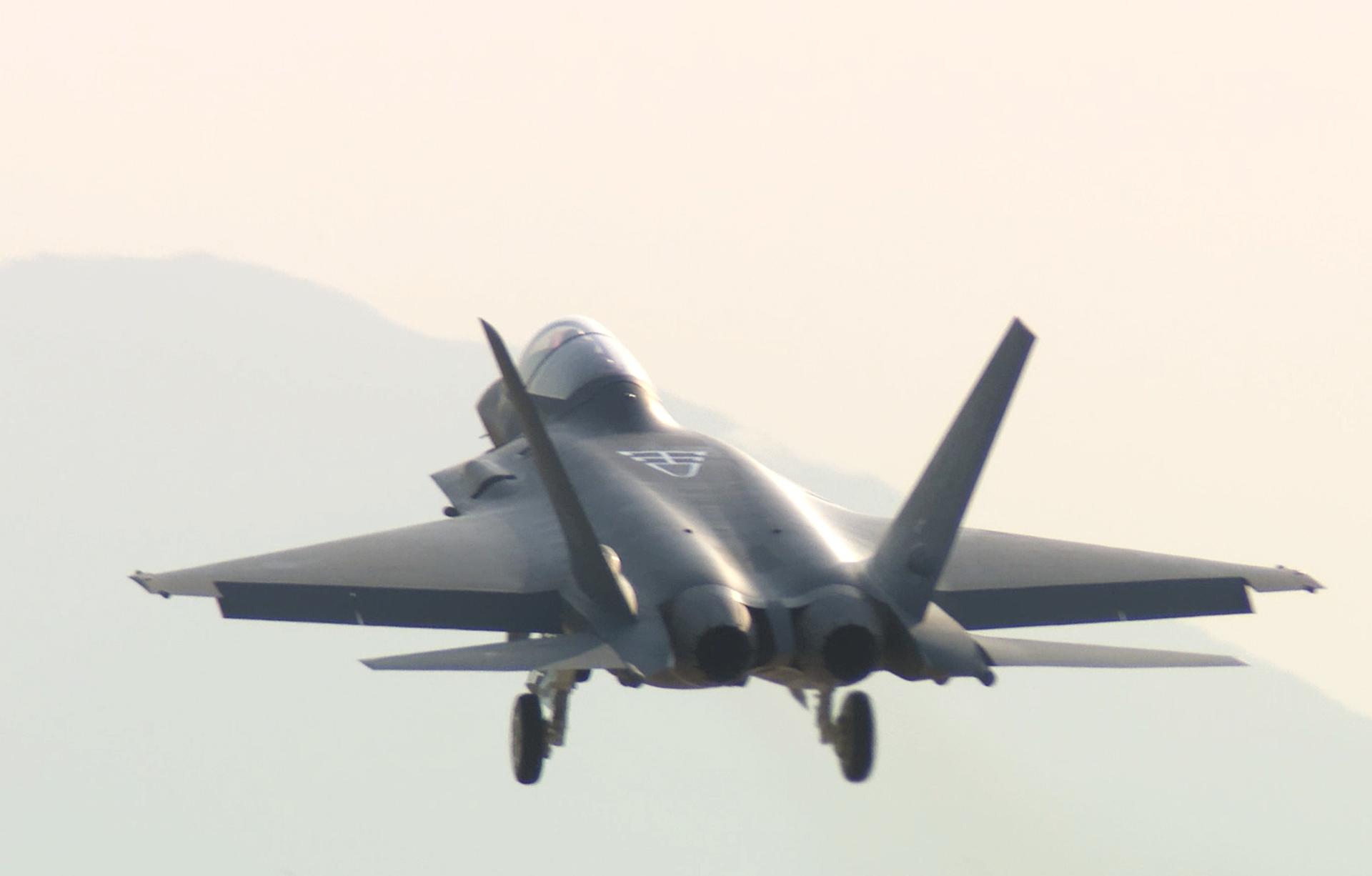 KF-21, '전투용 적합' 판정…10년여 만에 독자 전투기 시대 열었다