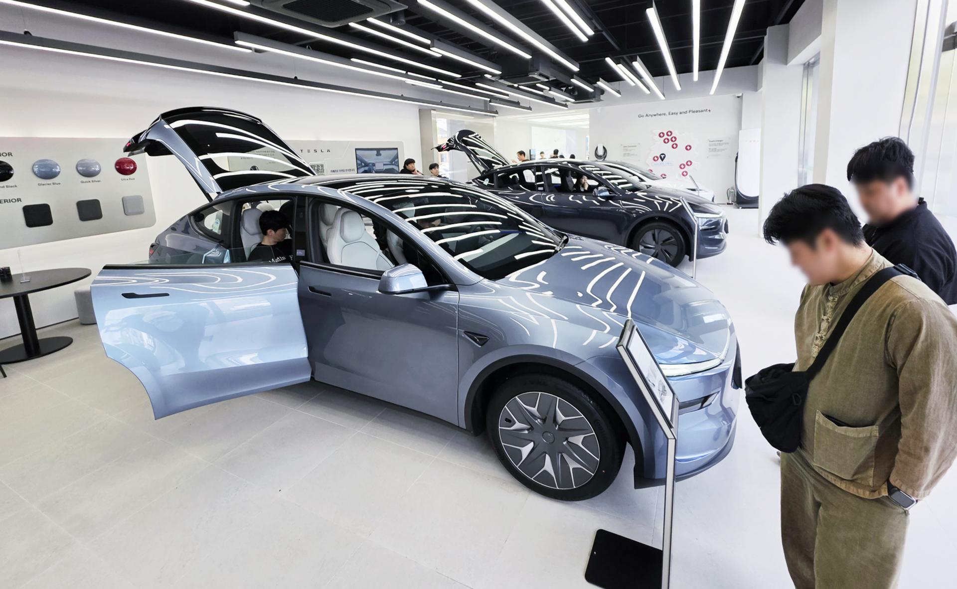 테슬라, 4월 수입차 시장 '독주'…벤츠·BMW 합산 판매량 압도