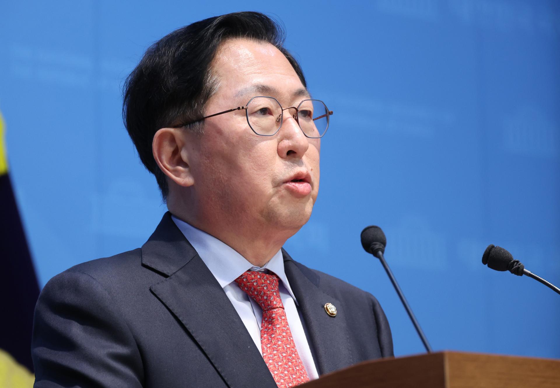 유용원 발의 '송민호 방지법' 국회 통과…사회복무요원 전자출결 관리 의무화