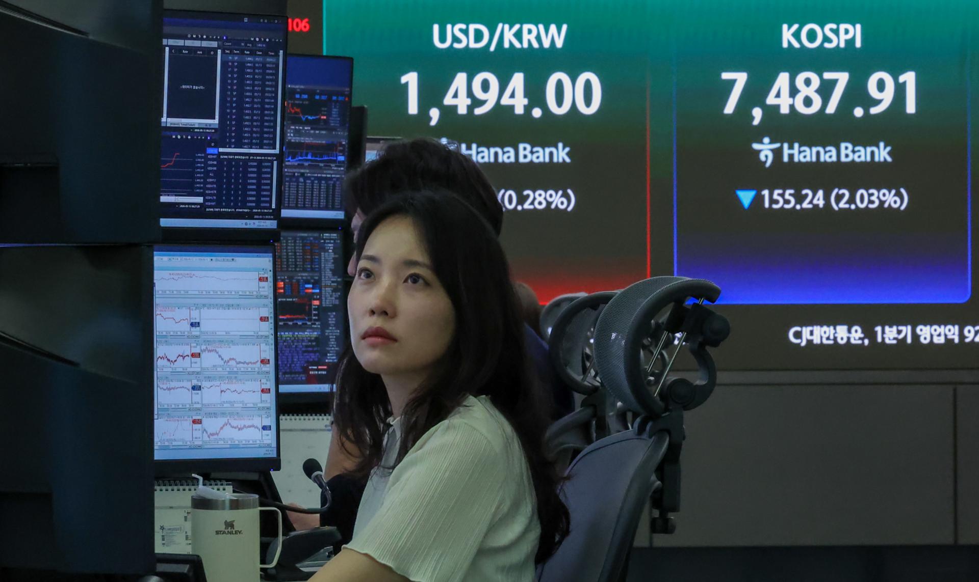 [티타임]코스피, 개인·기관 '사자'에 7800선 회복…하이닉스 7% 상승