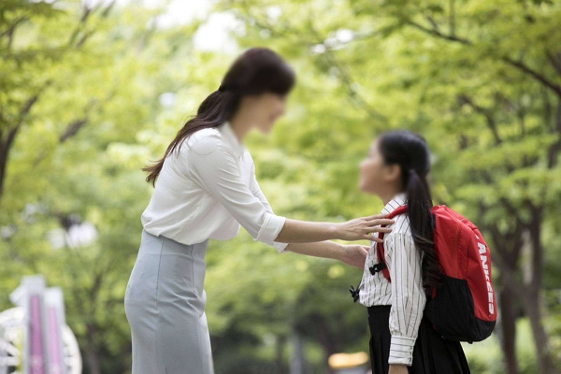 아빠 잃은 초등생 제자 위해…7년째 매달 '15만원' 보낸 교사 '뭉클'