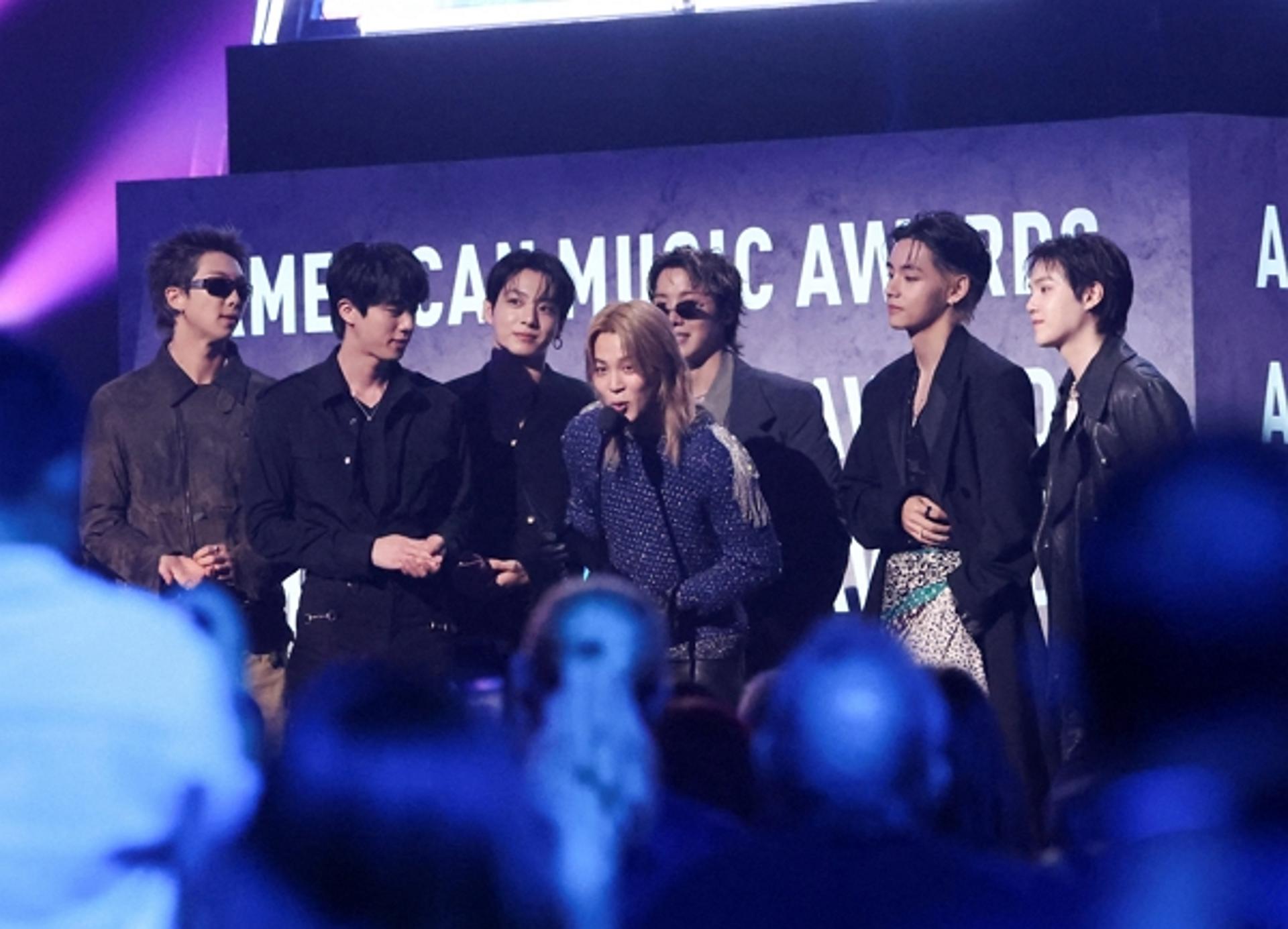 BTS, 미국 'AMA'서 두 번째 대상…브루노마스·저스틴비버 제쳤다