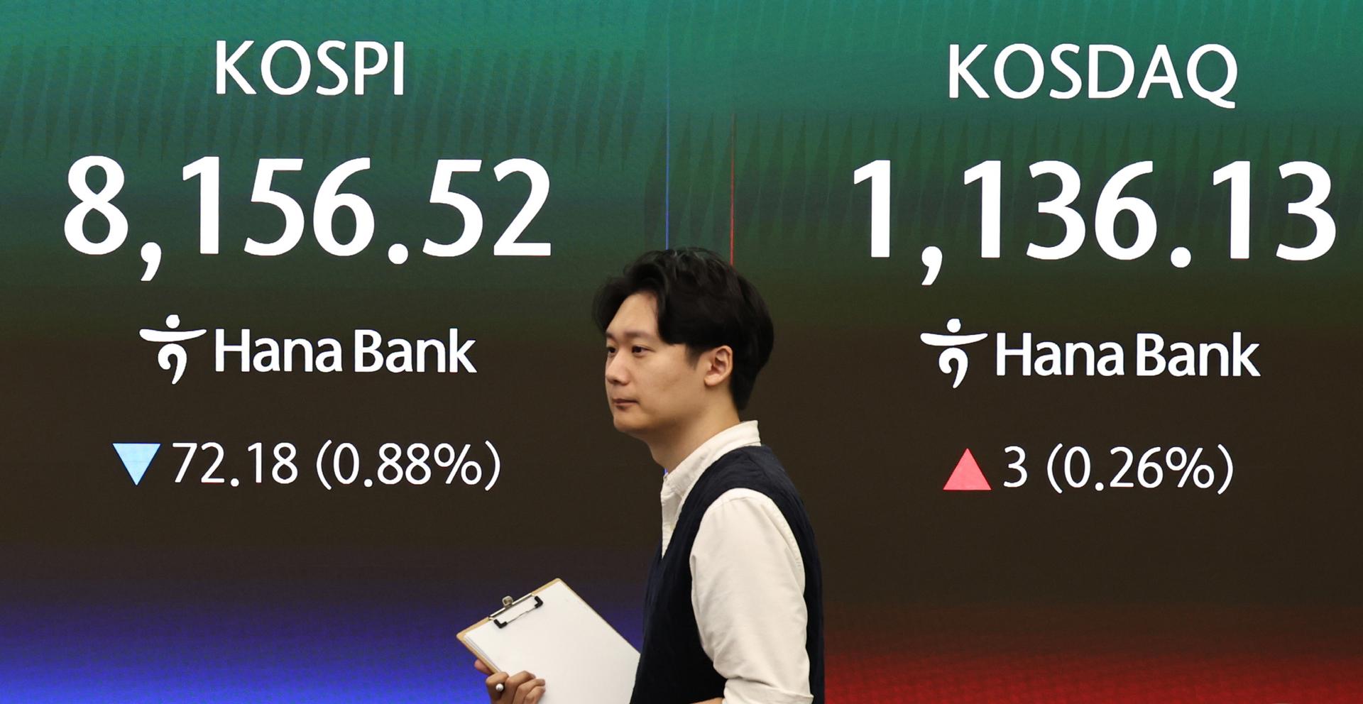 [티타임]340포인트 급락 코스피, 7888선까지 후퇴…외국인 2.7조 탈출