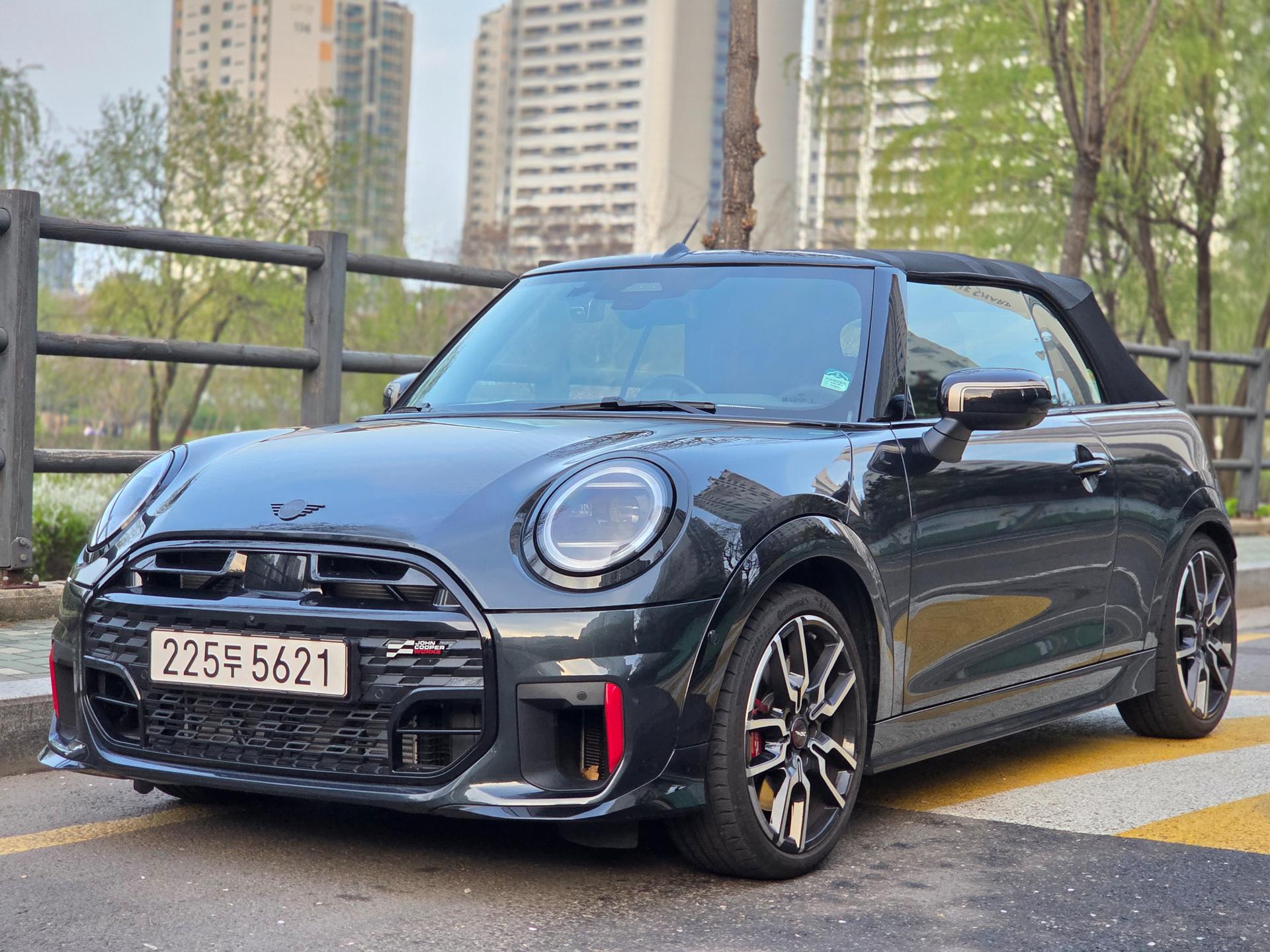 [시승기]MINI JCW 컨버터블, 출근길마저 여행으로 바꾸다