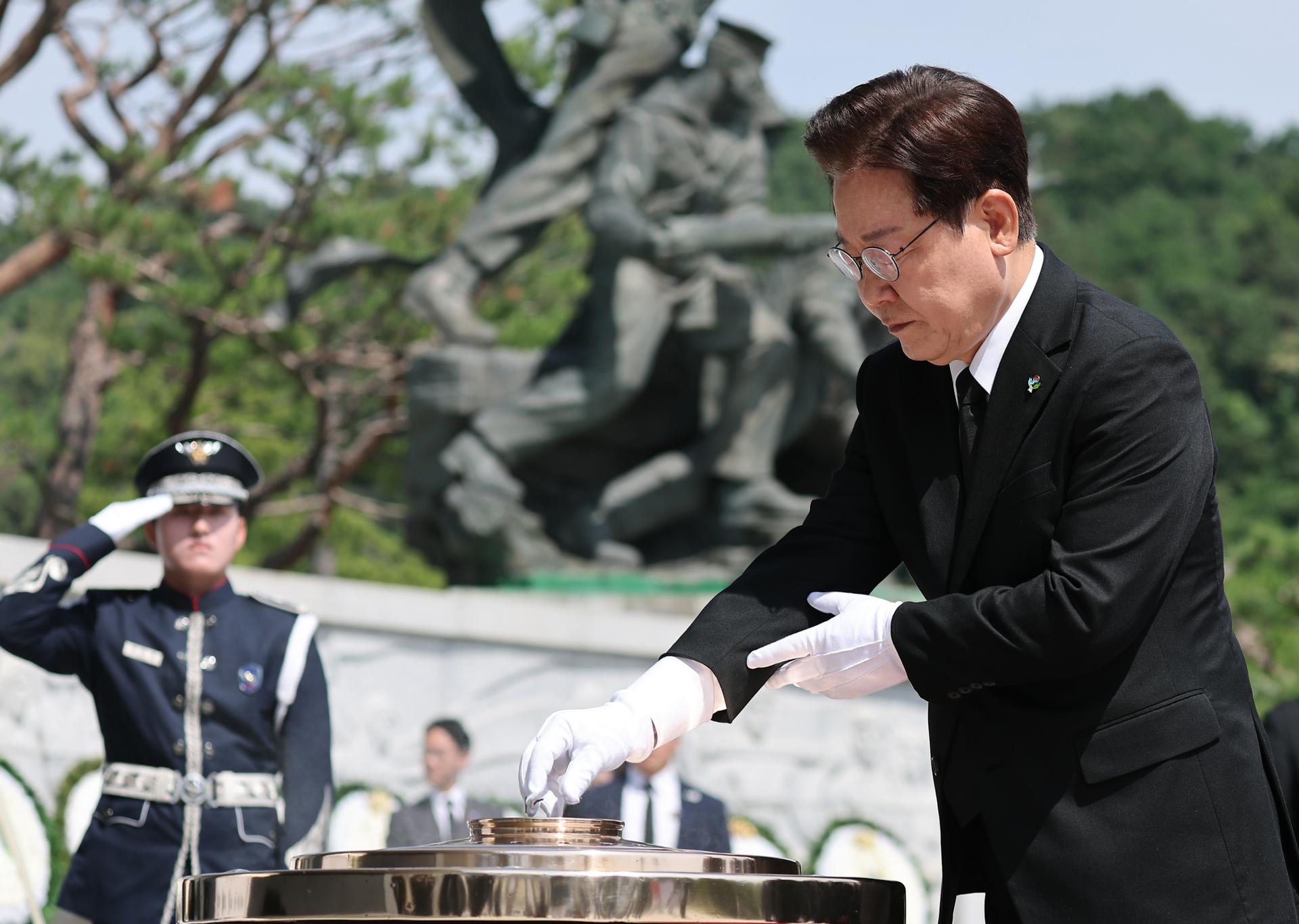이 대통령, 현충일 추념식 참석…"숭고한 헌신에 보답할 것"