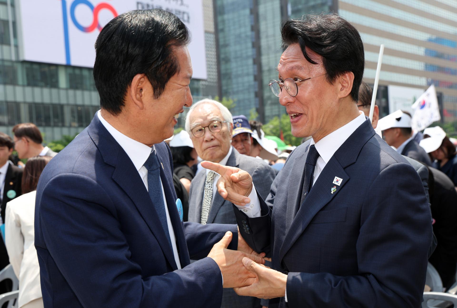 김민석·정청래·송영길, 누가 당권 잡나…민주당 권력구도 3가지 시나리오