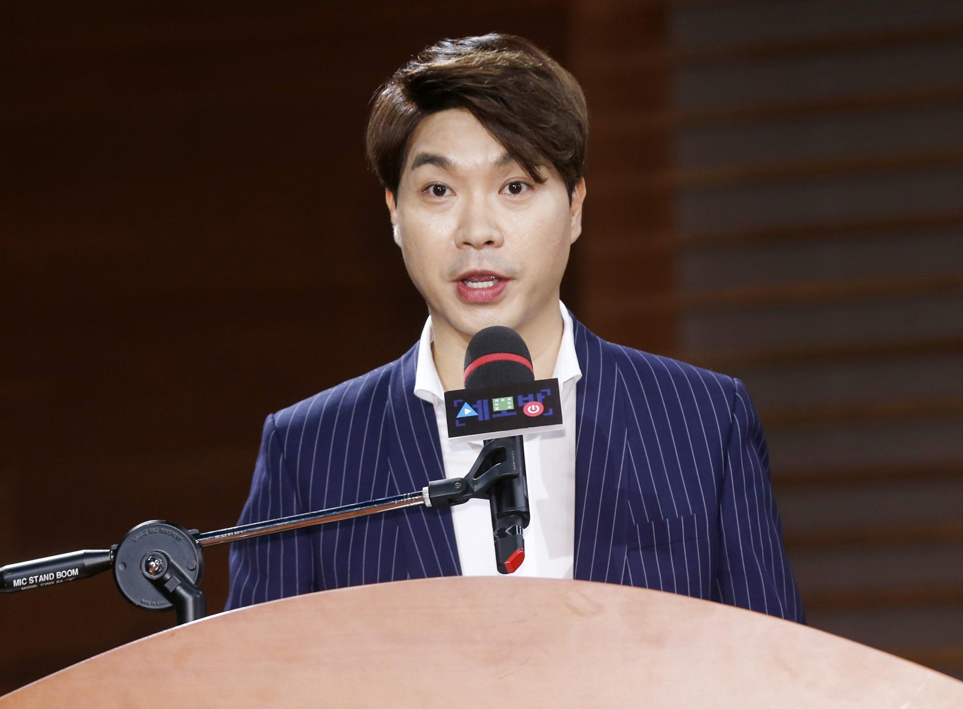 "박수홍, 여성과 동거" 허위사실 유포…형수, 2심도 징역 10개월 구형