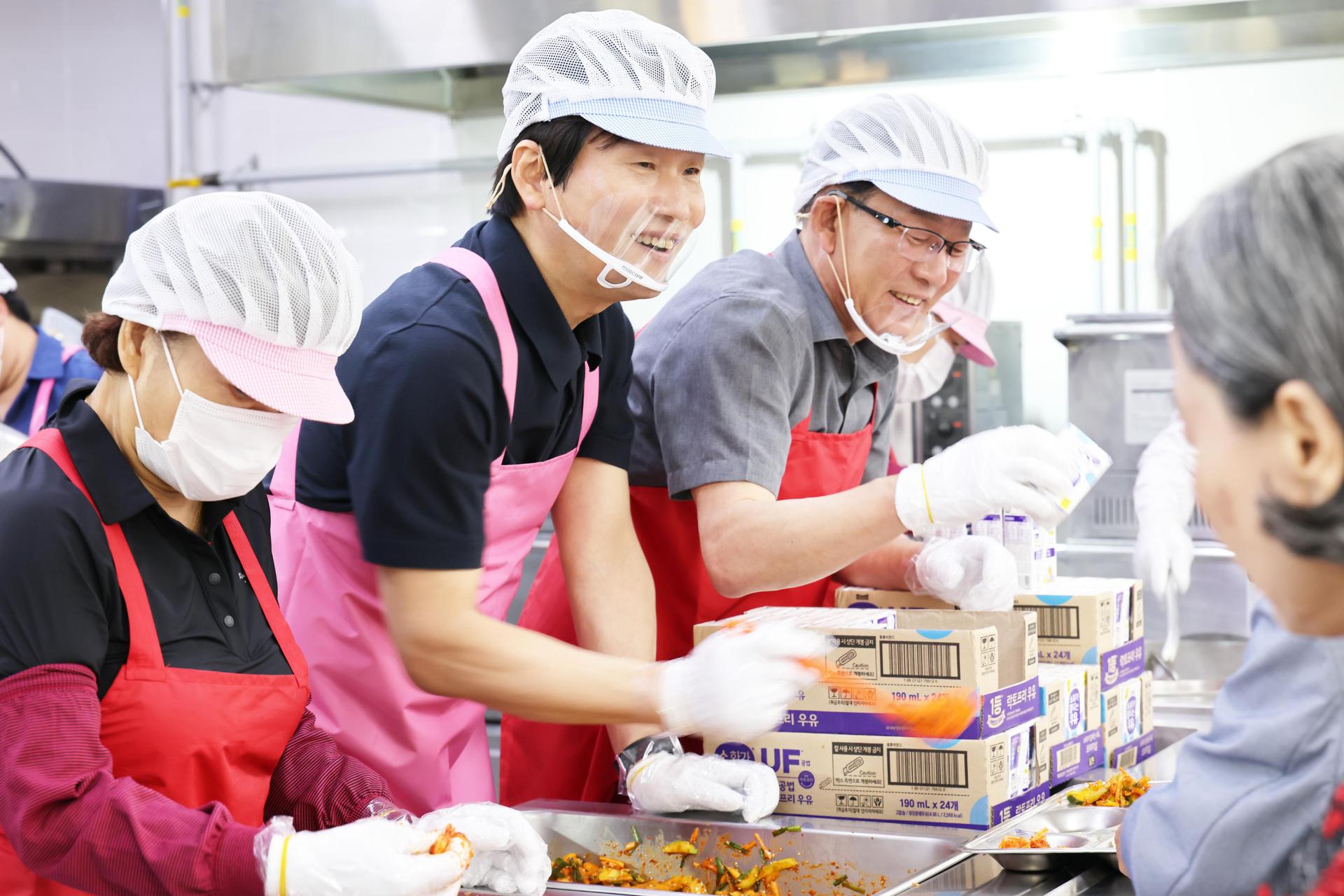 [동정] 조현일 경산시장, 노인종합복지관 급식 봉사