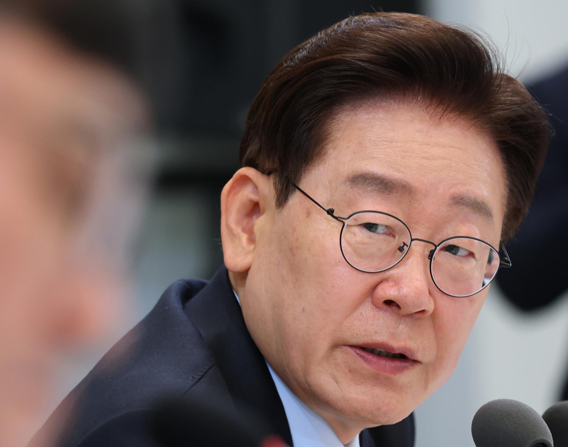 이재명 대통령 지지율 52%, 2주 연속 하락…민주 40% 국힘 26%