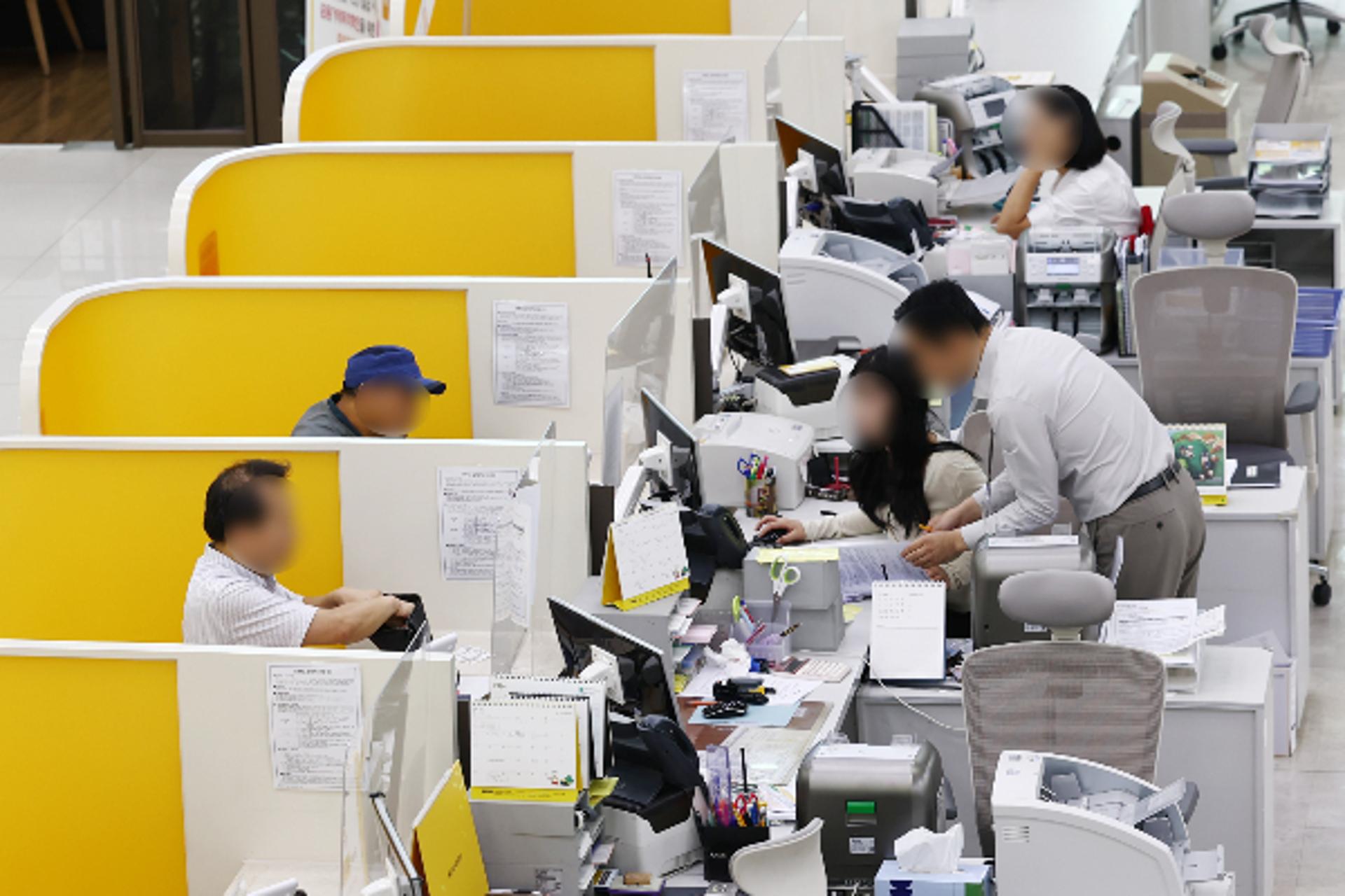 기준금리 인상에 은행권 예·적금 금리 줄인상…수신 경쟁 본격화