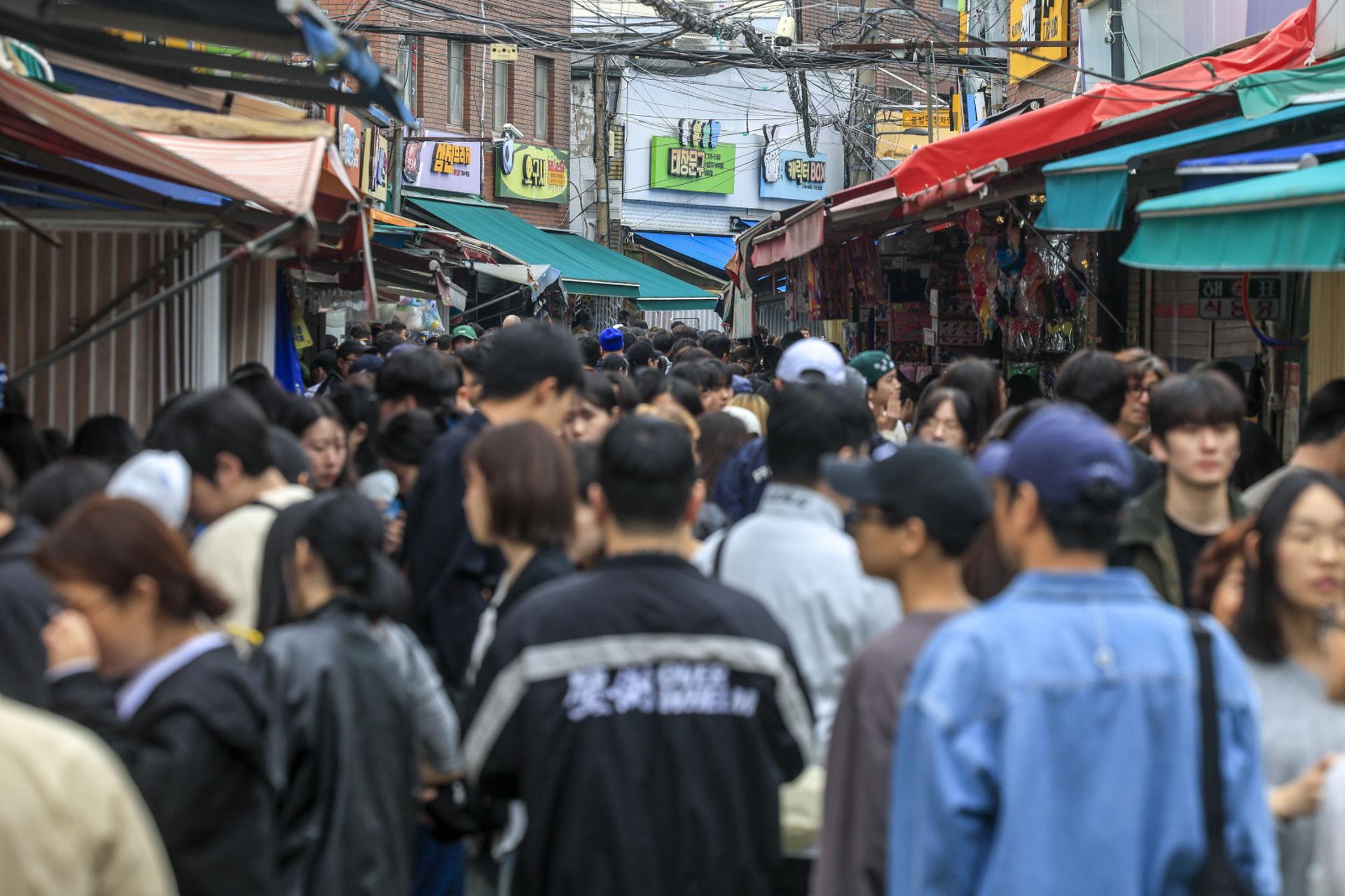 외국인도 젊은층도 '슬랑이'에 꽂혔다…동묘앞역 승객 46% 증가