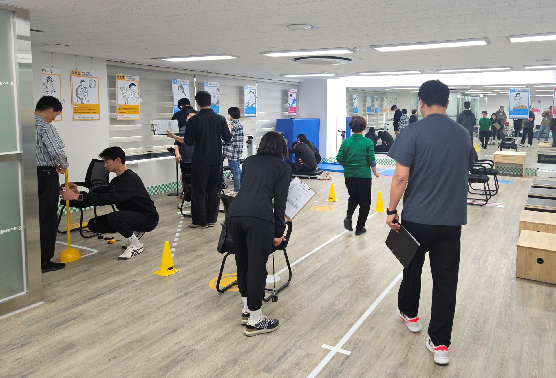 열심히 걷는 서울시민, 비만율 감소…'손목닥터9988' 체력장 52곳 확대