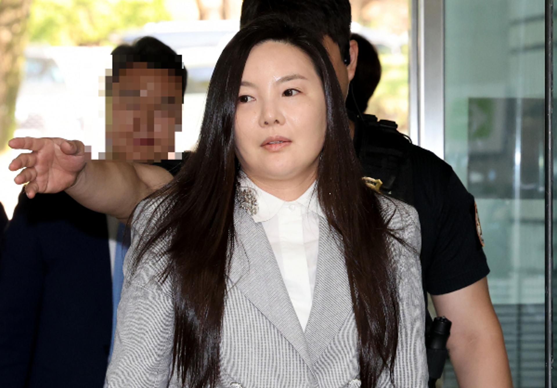 '300억대 사기 의혹' 차가원, 구속 심사 2시간40분만 종료…'묵묵부답'