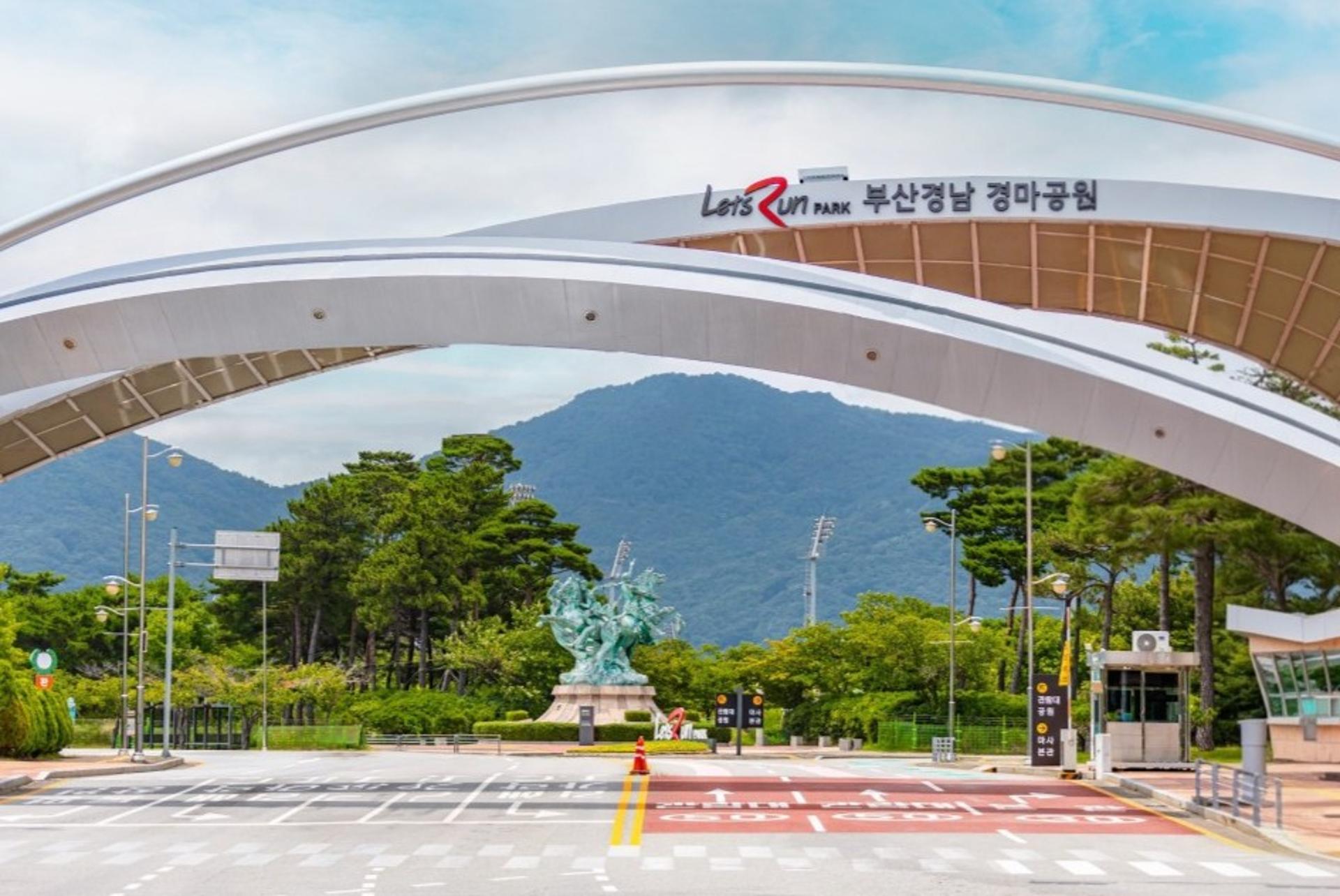 한국마사회 영남본부, 경남 수해 복구 성금 1000만원 전달