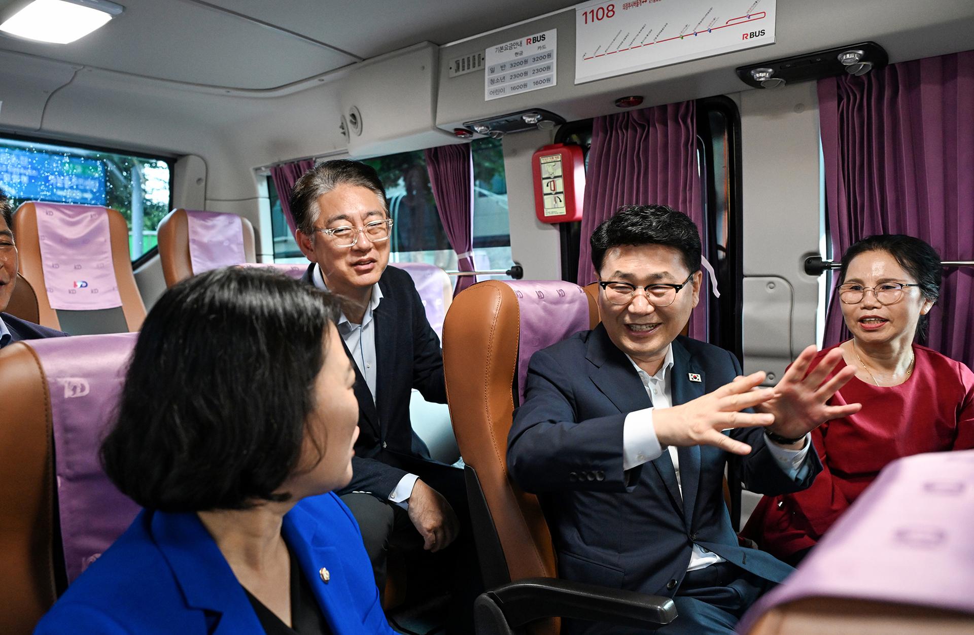 의정부시, 광역버스 1108번 첫 운행…김원기 시장 현장 점검