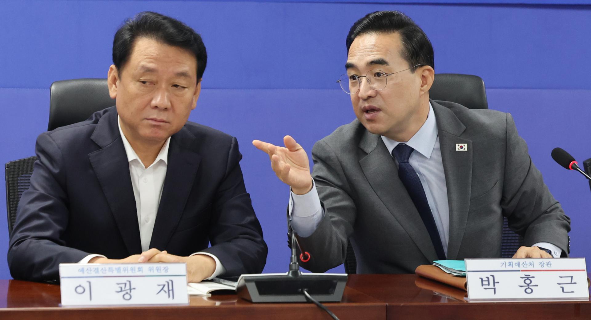 내년 사상 첫 800조대 예산…"돈 풀면 물가 잡으려 금리 더 올려야"