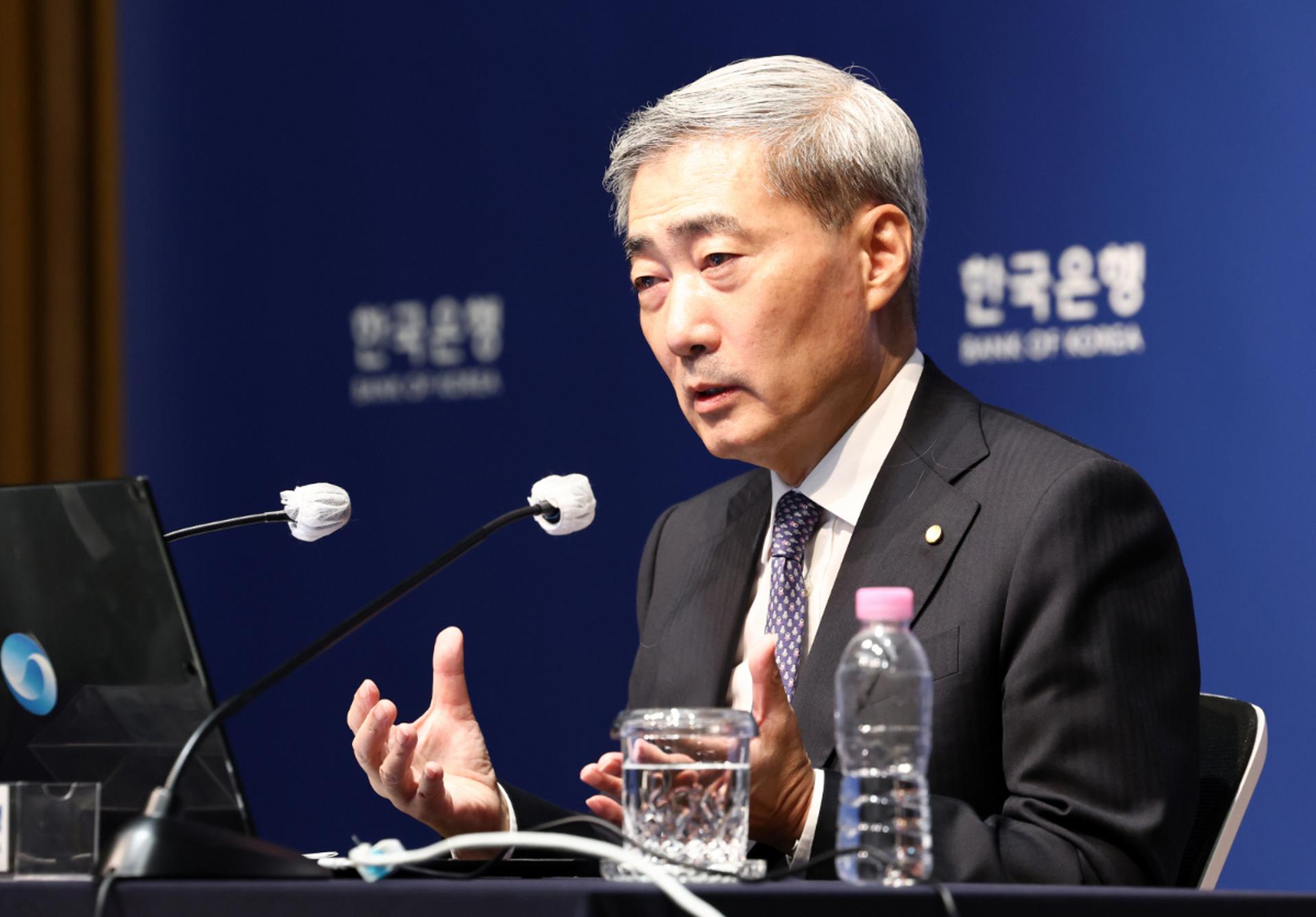 기준금리 3%, 두달 연속 인상…"호미로 막아 충실 대응"