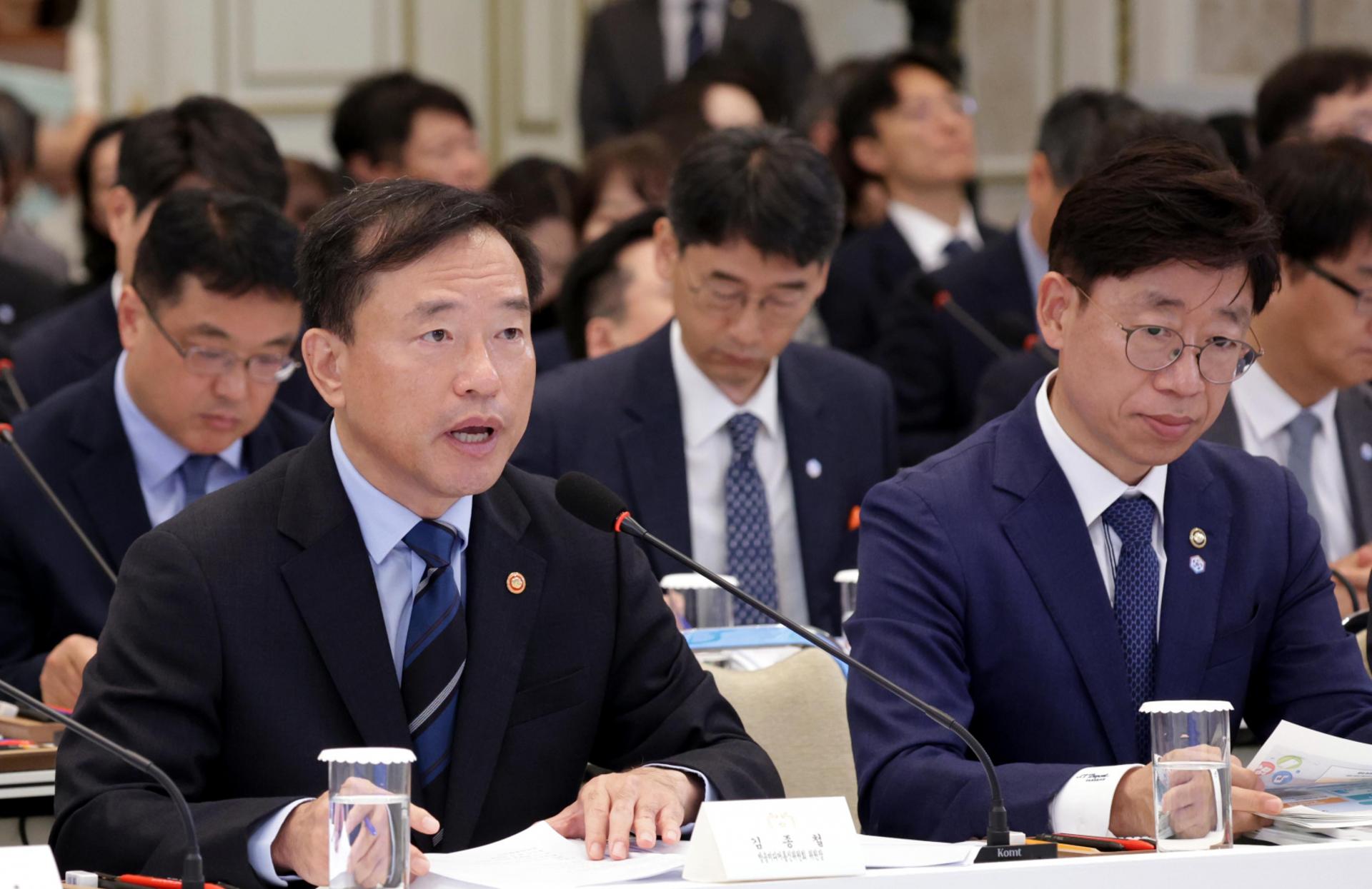 [사설]美서 '페북·인스타'  청소년 보호 강화…국경 넘어 '동일 잣대'로
