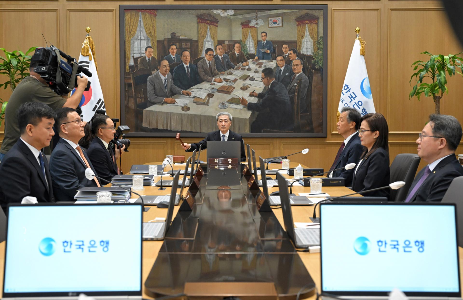 3%대 기준금리 시대, 주담대·빚투 이자부담 가중