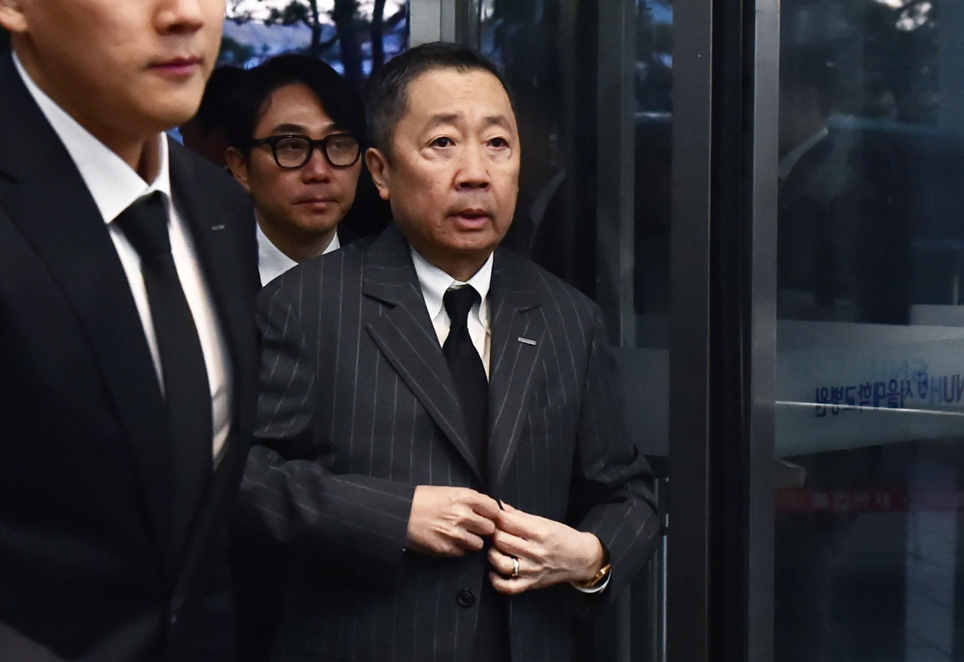 두산 박정원·박지원, 네팔행…실종 직원 수색·구조 직접 점검
