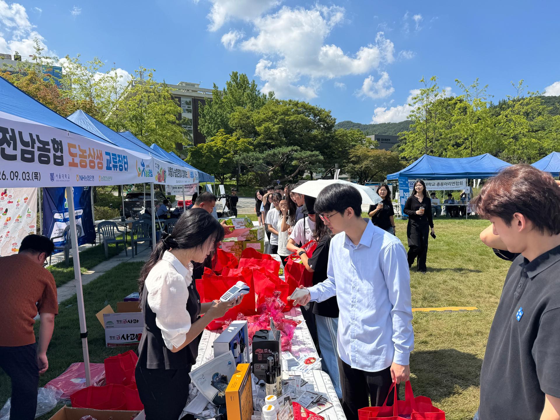[전남농협 소식]서울대서 농산물 직거래장터 개최