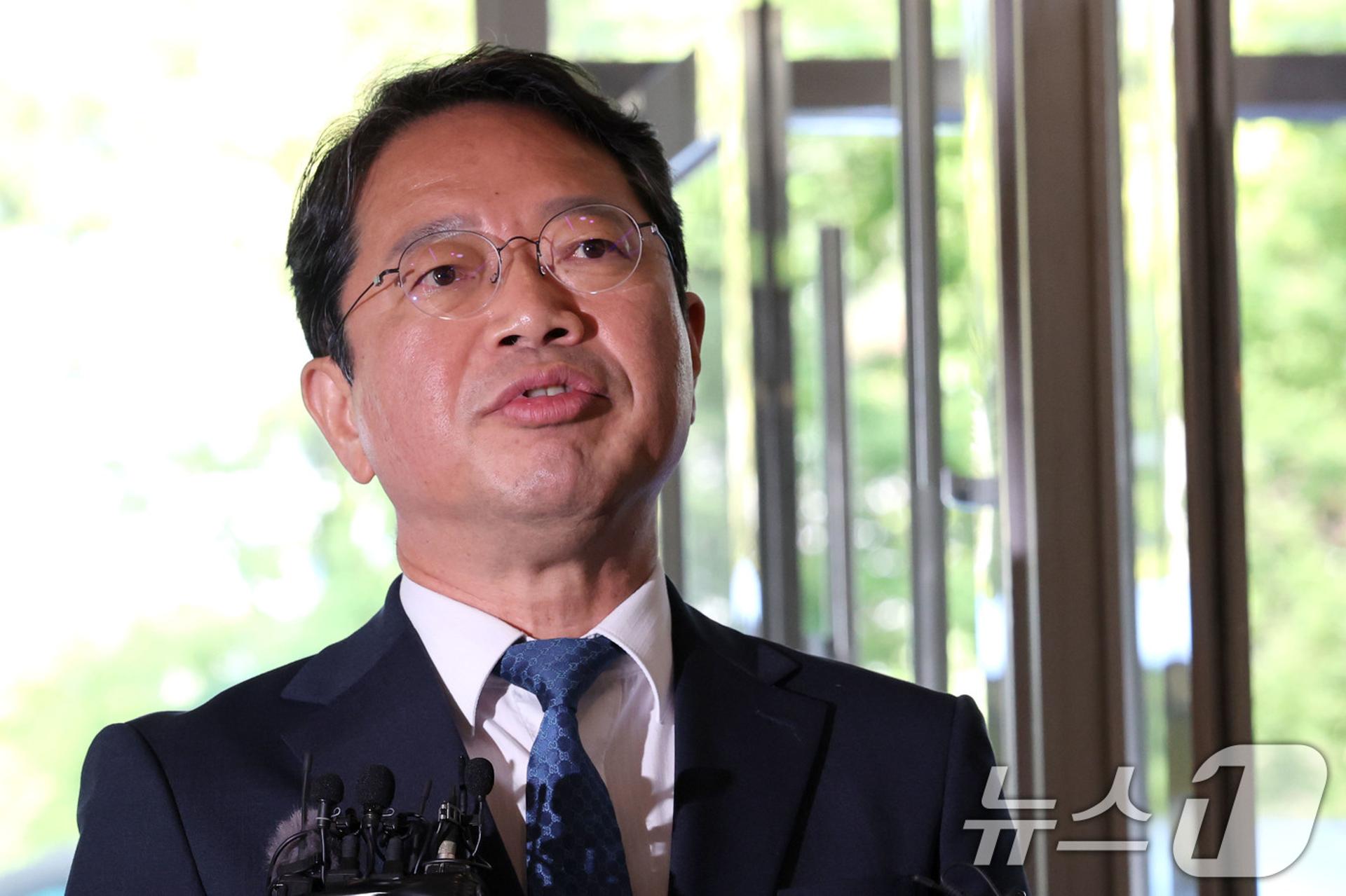 [사설]법무장관 후보자의 '신약 로비 의혹' 적당히 넘길 일 아니다