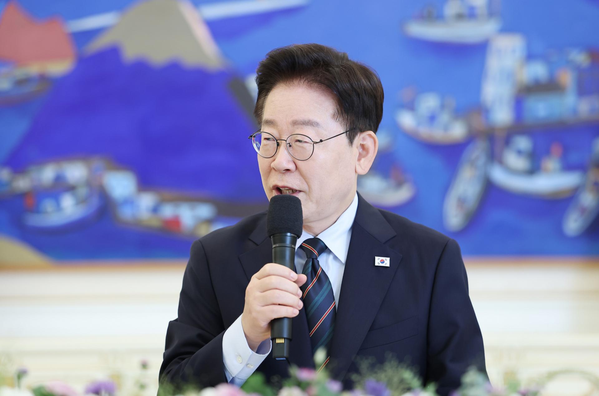 이 대통령 지지율 40% 최저…부동산·개각 발목