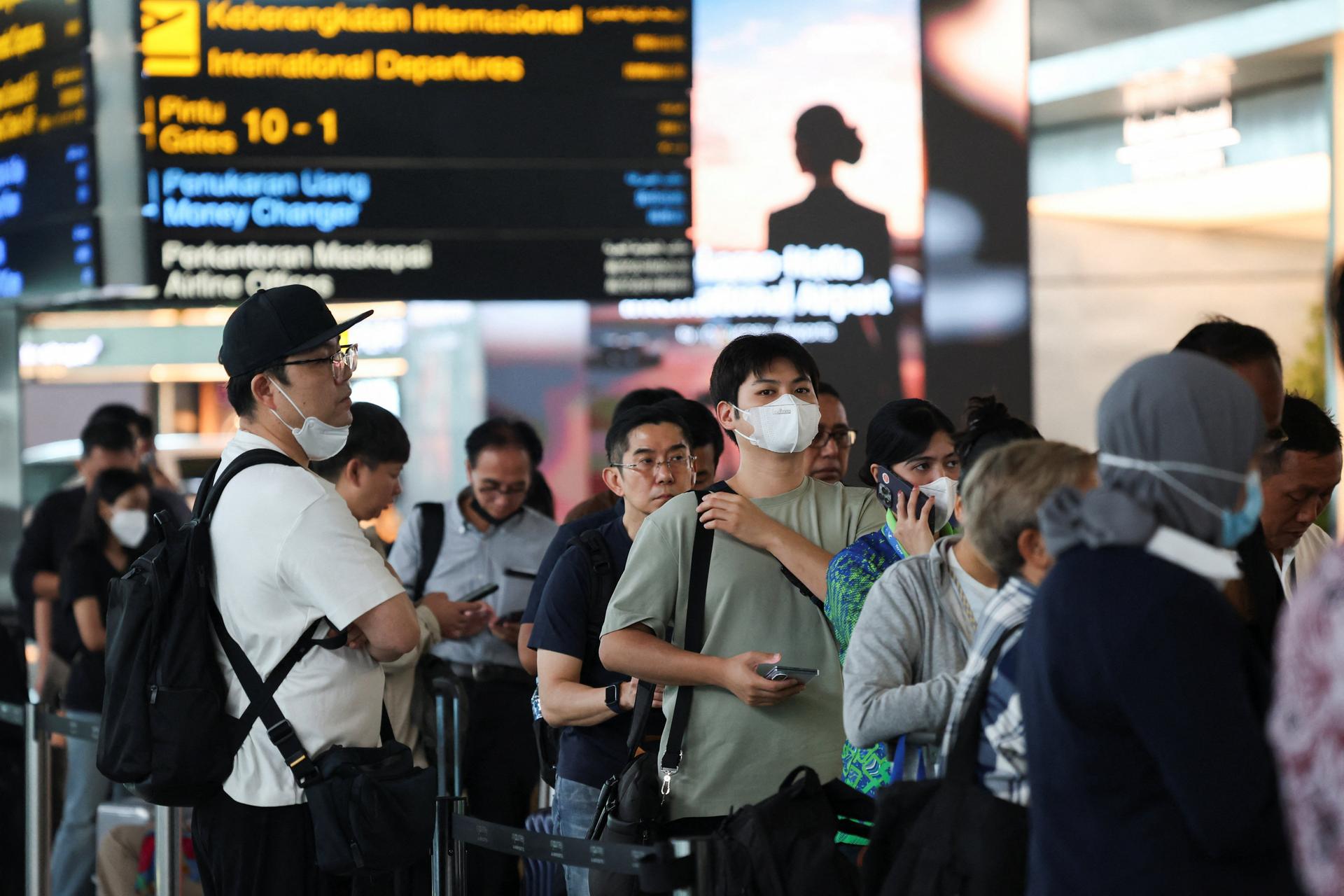 인도네시아, 화산 폭발 여파로 공항 8곳 폐쇄…상황 언제 끝날지 몰라