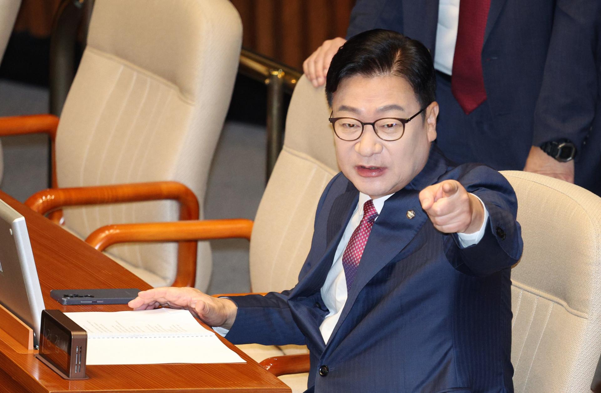 "에라이" "놈들"…여야 고성에 '협치 제안' 무색