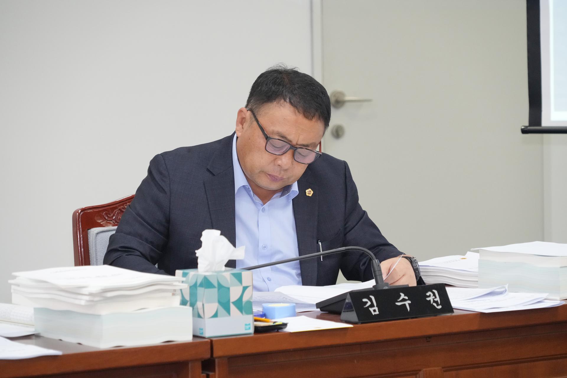 "164억 혈세 투입된 광주축구전용구장, 정규경기 못하는 이유 뭔가"
