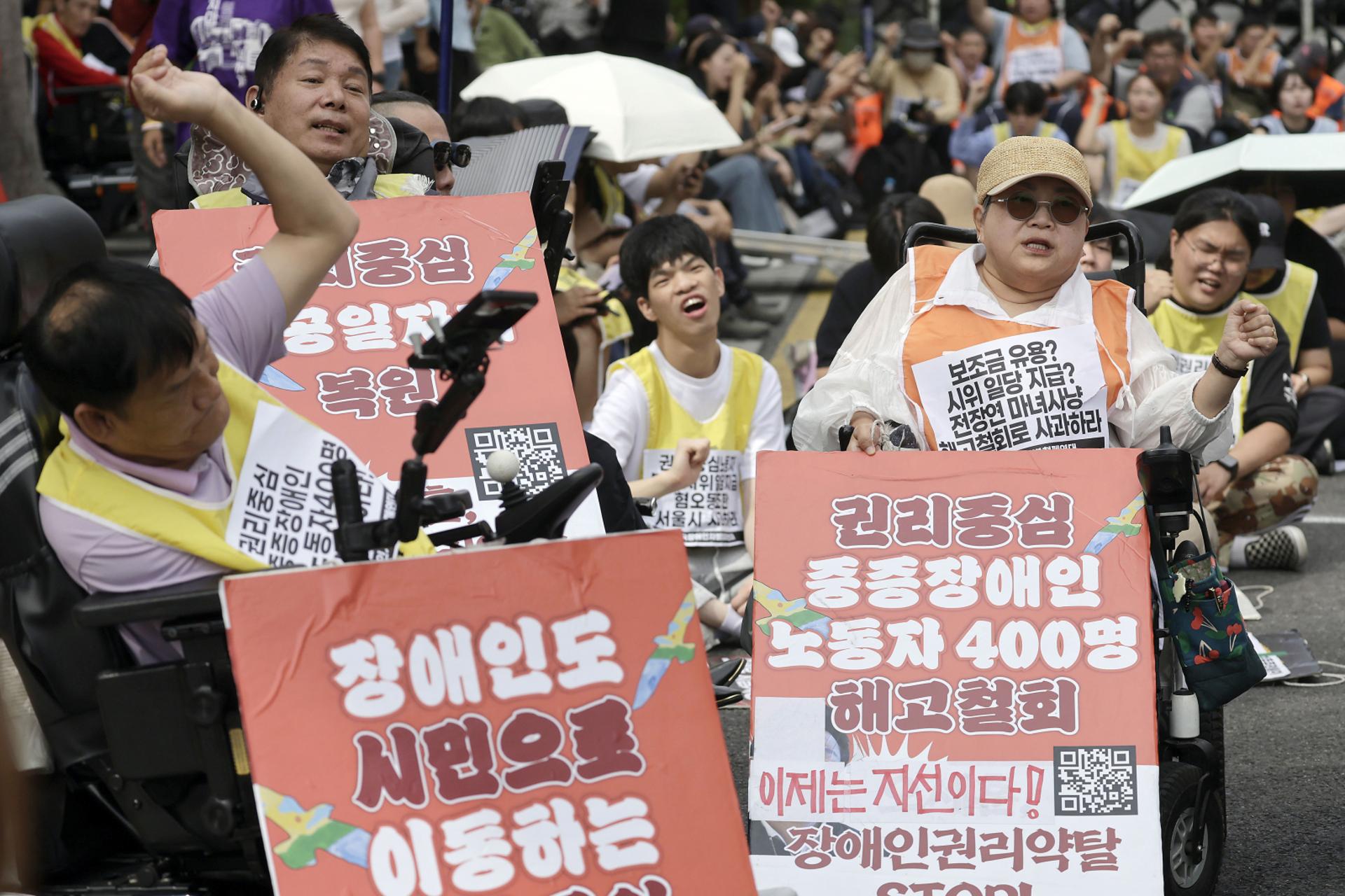'전장연 시위 중단' 조례 통과…서울시 예산이 관건