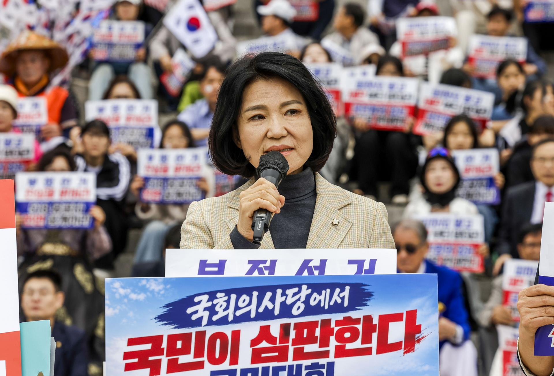 이진숙 집회에 이 대통령 영정…민주당 "극우 준동의 장"