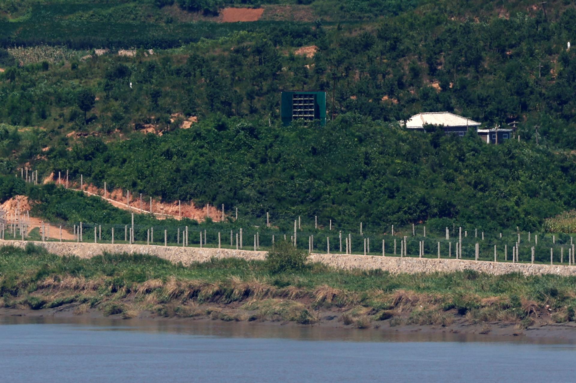 합참 "북한, 동해상으로 탄도미사일 수발 발사"