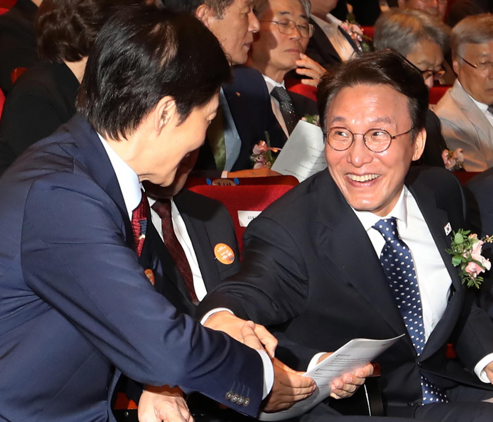 김민석 "지분 나누는 시대 지났다"…조국 "누가 달라했나" 격앙