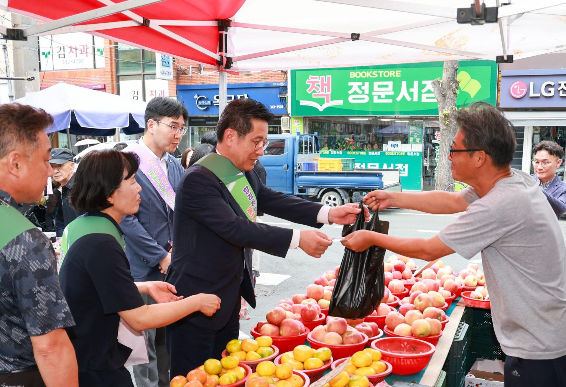 [동정] 정영두 김해시장 추석 맞이 민생현장 점검