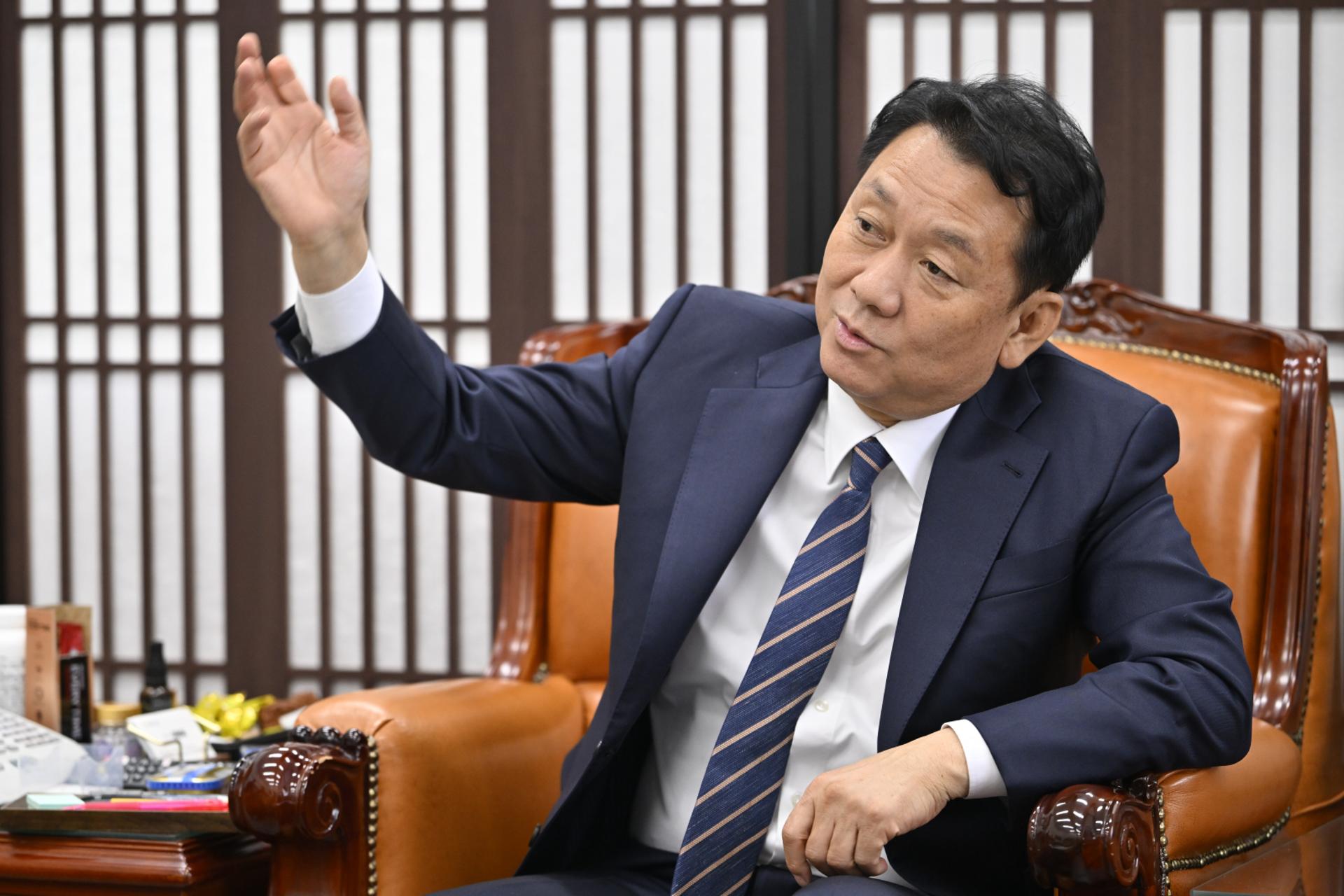 [시대리포트]'노무현의 남자' 이광재 "지방이전, 박정희 때 포철처럼"