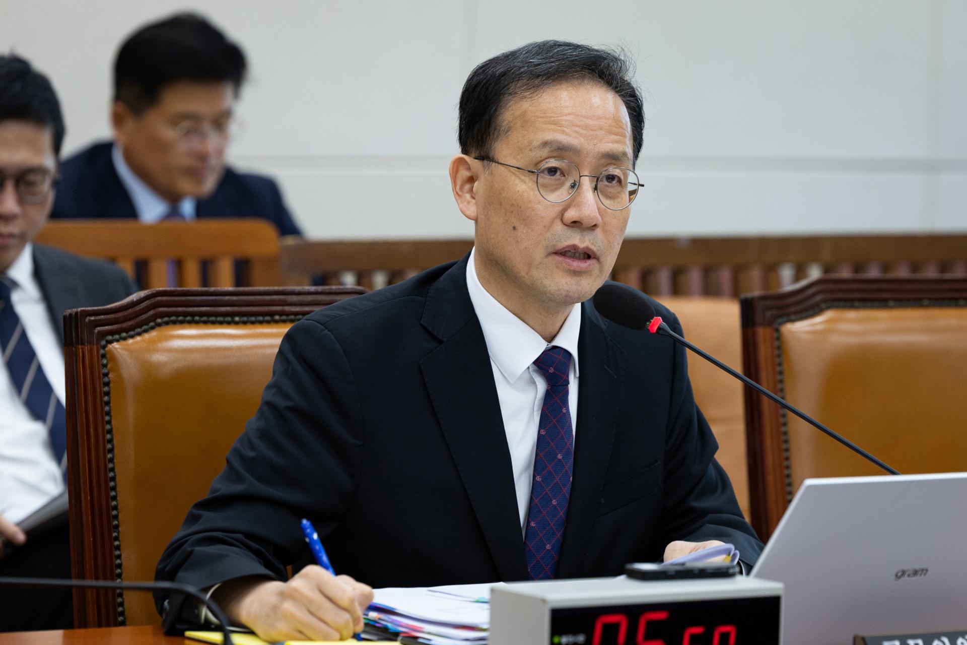 "부총리가 중심 잡아달라"…검증 대신 주문 받은 이형일
