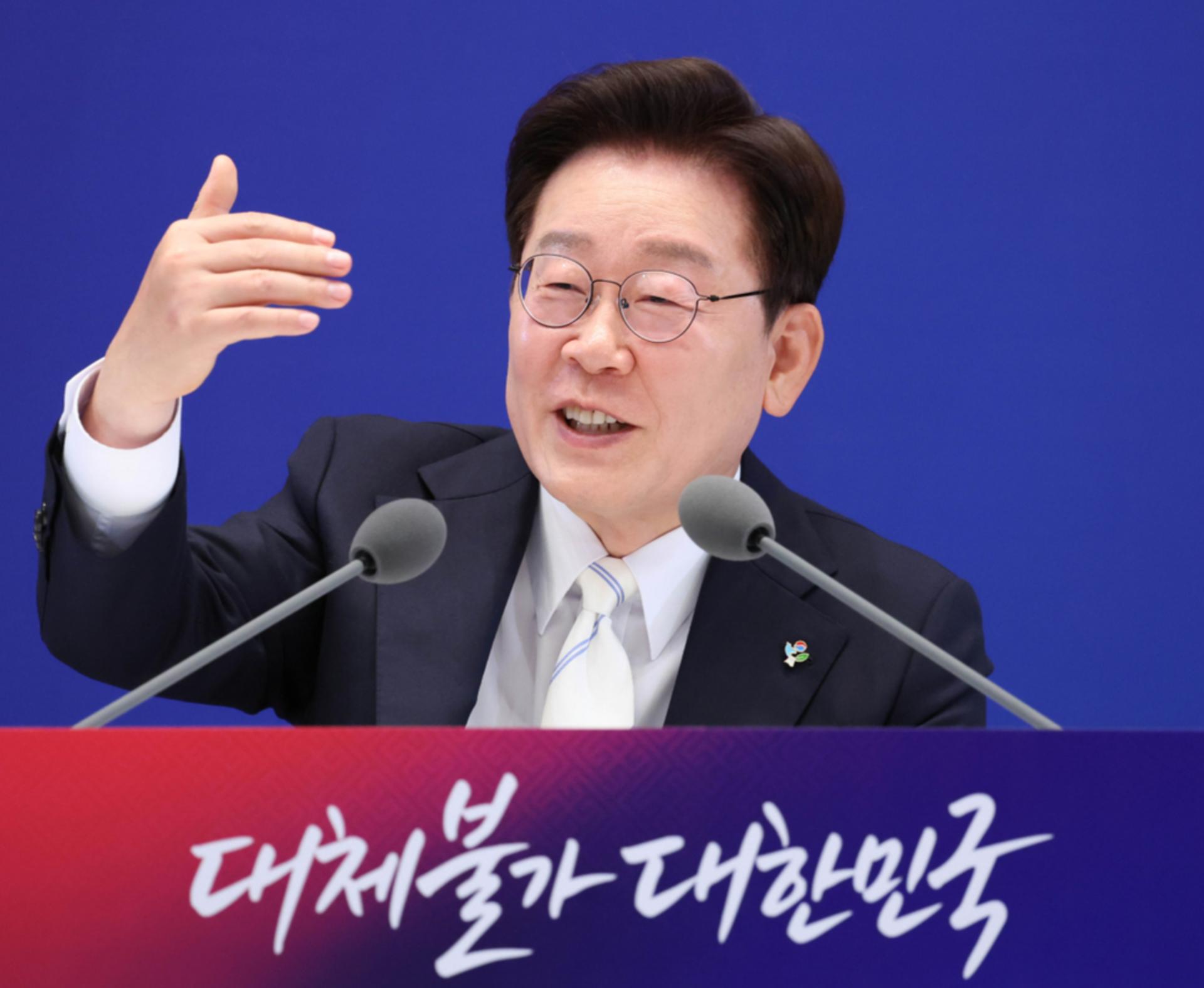 이 대통령 18일 청와대서 기자회견…개헌·파병 등 입장 밝힐듯
