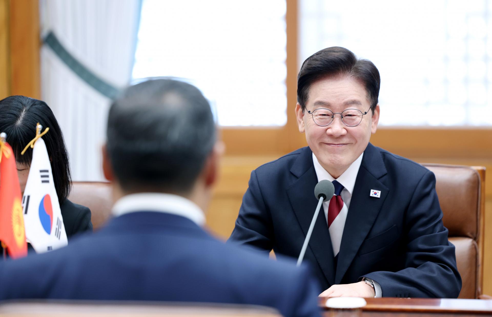 국회의장 "연임 개헌, 국민이 선택"…이 대통령 입장 밝힐까?