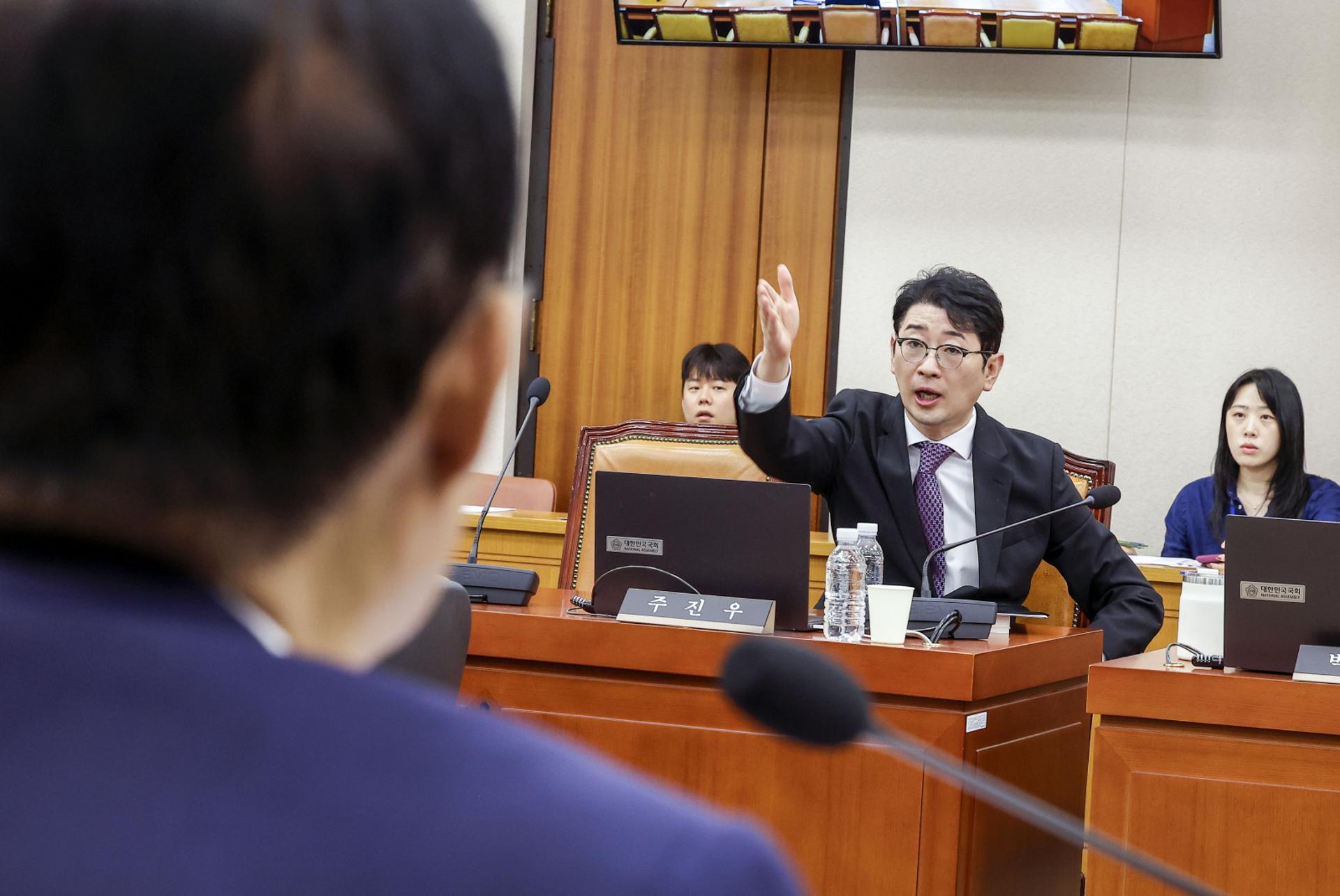 "악마" "독사" 막말만 남긴 청문회…"국회 불신 키운다"