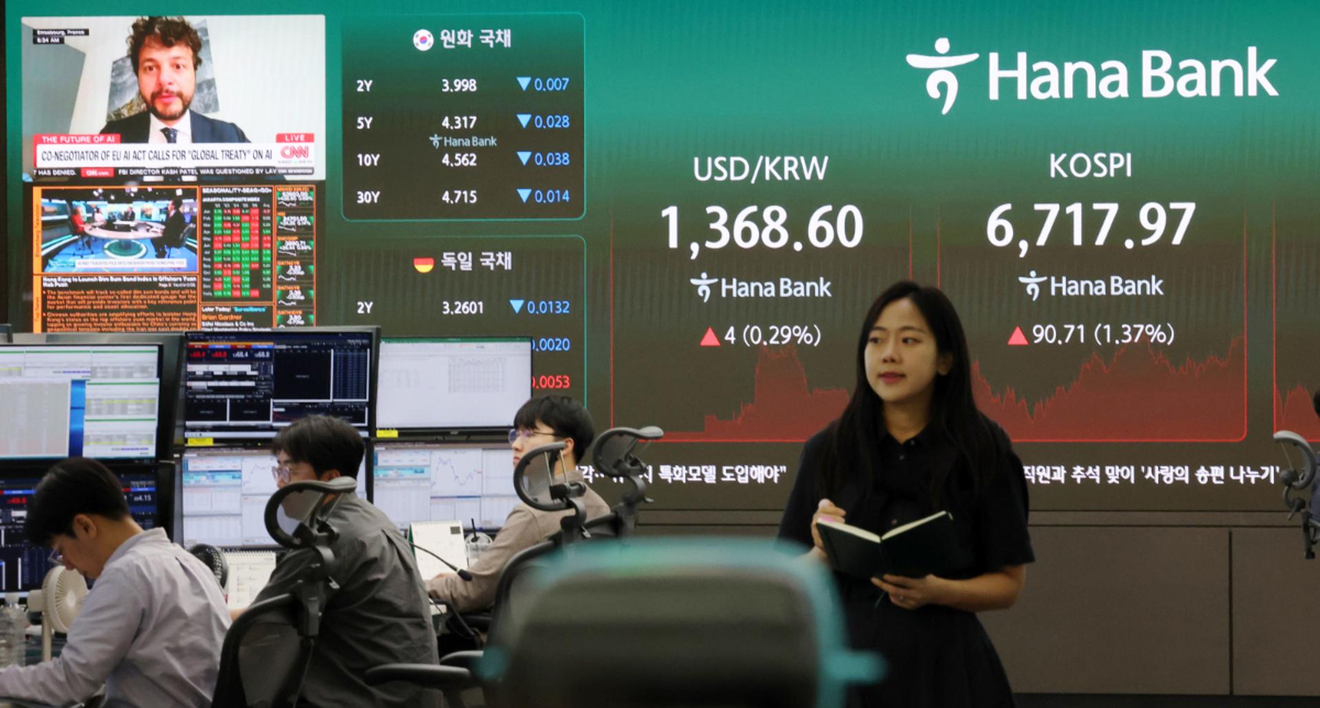 미국 기준금리 인상…한은 10월 긴축 기로