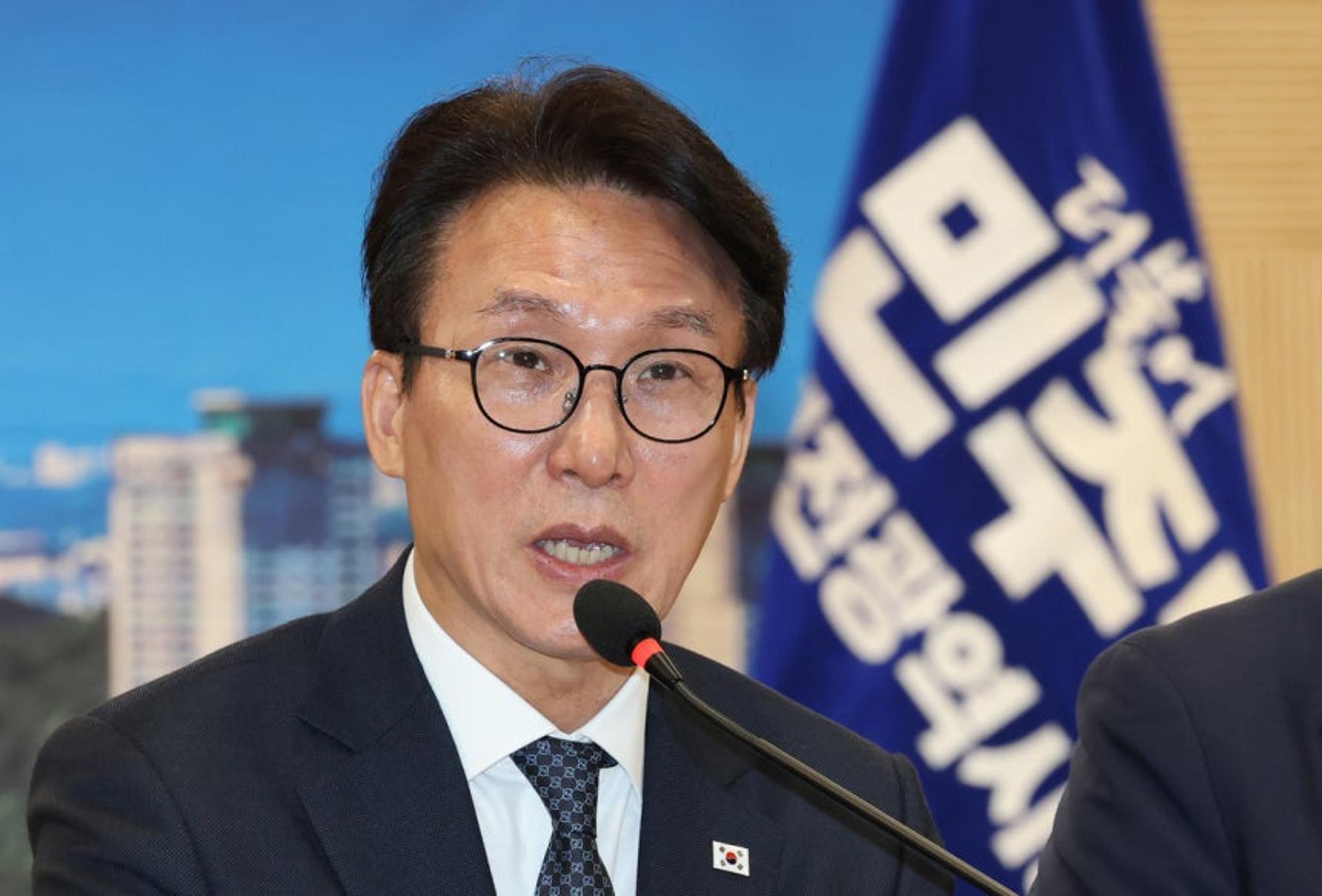 민주당 "교섭단체 15석 이상"…조국혁신당 의식했나